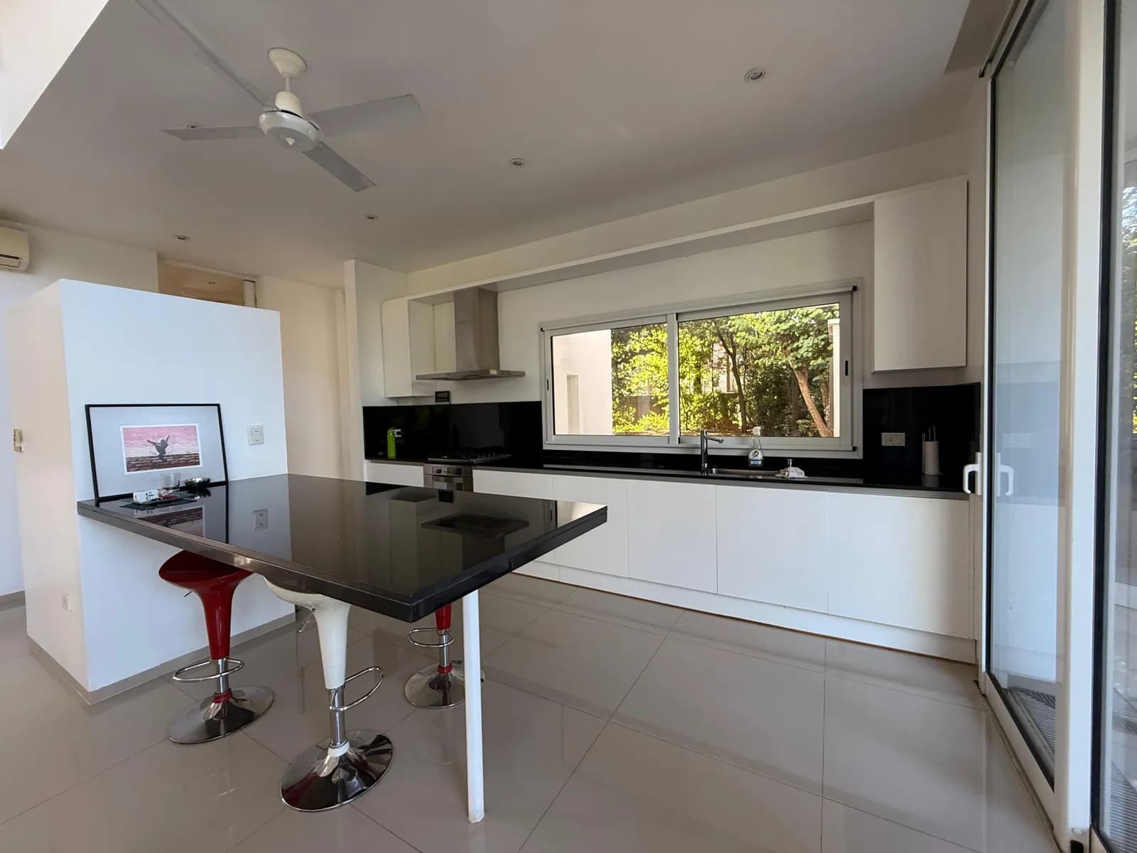 Casa en Venta 4 dormitorios en Barrio Puerto Laurel