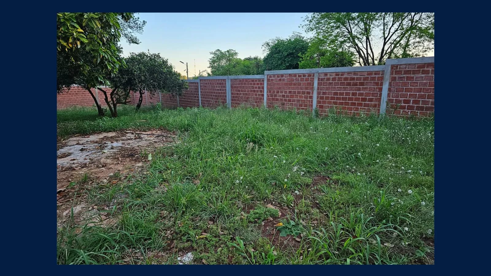 2 Terrenos Baldios en VENTA (En Esquina con Muro)