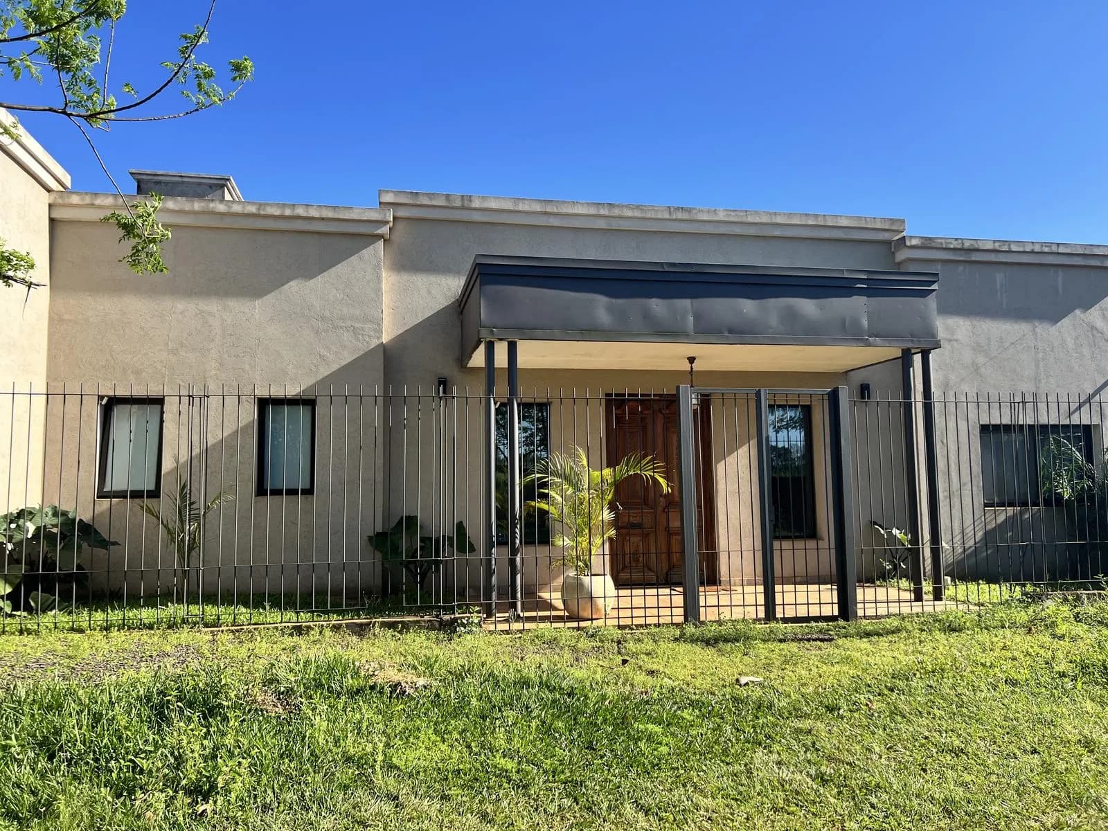Casa en VENTA calle 128 y 171 barrio Carlos Pellegrini