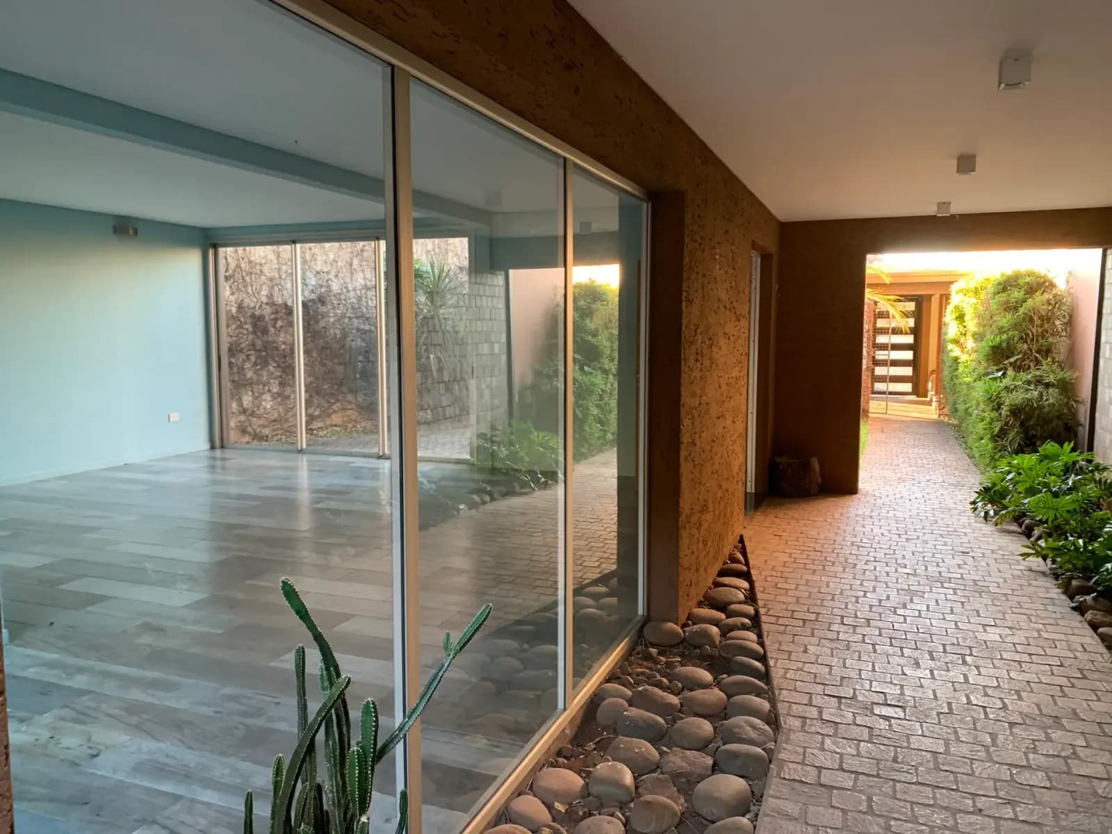 Casa de 6 de ambientes en posadas. Calidad premium, piscina y parilla. A 200 metros del california de Sta Catalina