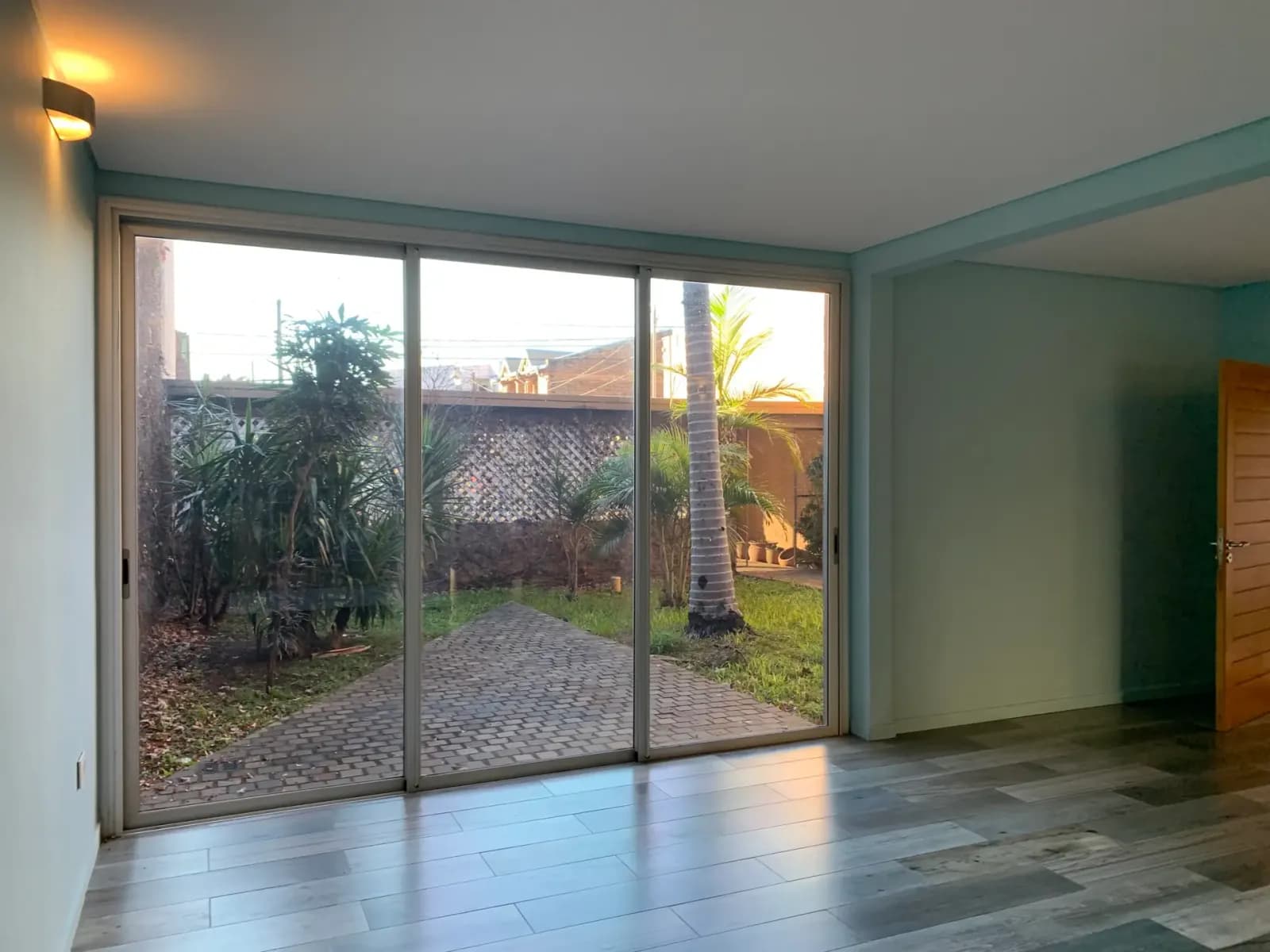 Casa de 6 de ambientes en posadas. Calidad premium, piscina y parilla. A 200 metros del california de Sta Catalina