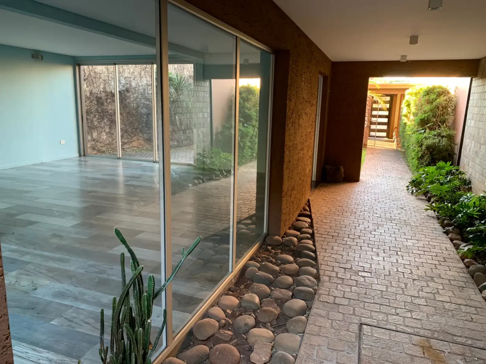 Casa de 6 de ambientes en posadas. Calidad premium, piscina y parilla. A 200 metros del california de Sta Catalina