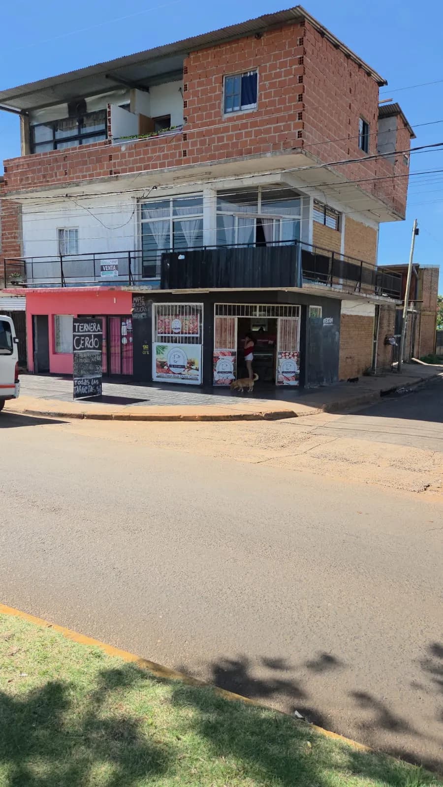 DEPARTAMENTOS Y LOCAL COMERCIAL