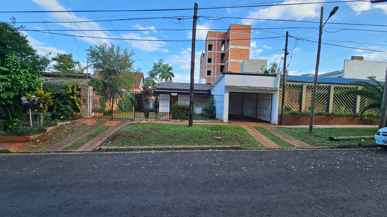 Casa 4 Dormitorios + Gran Patio (12x36m) a 50m Av. Lavalle