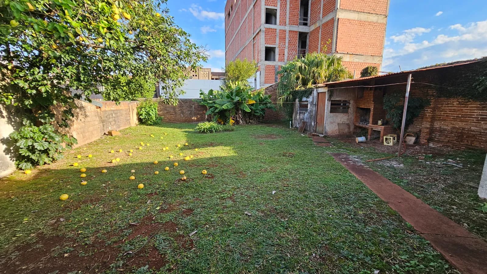 Casa 4 Dormitorios + Gran Patio (12x36m) a 50m Av. Lavalle