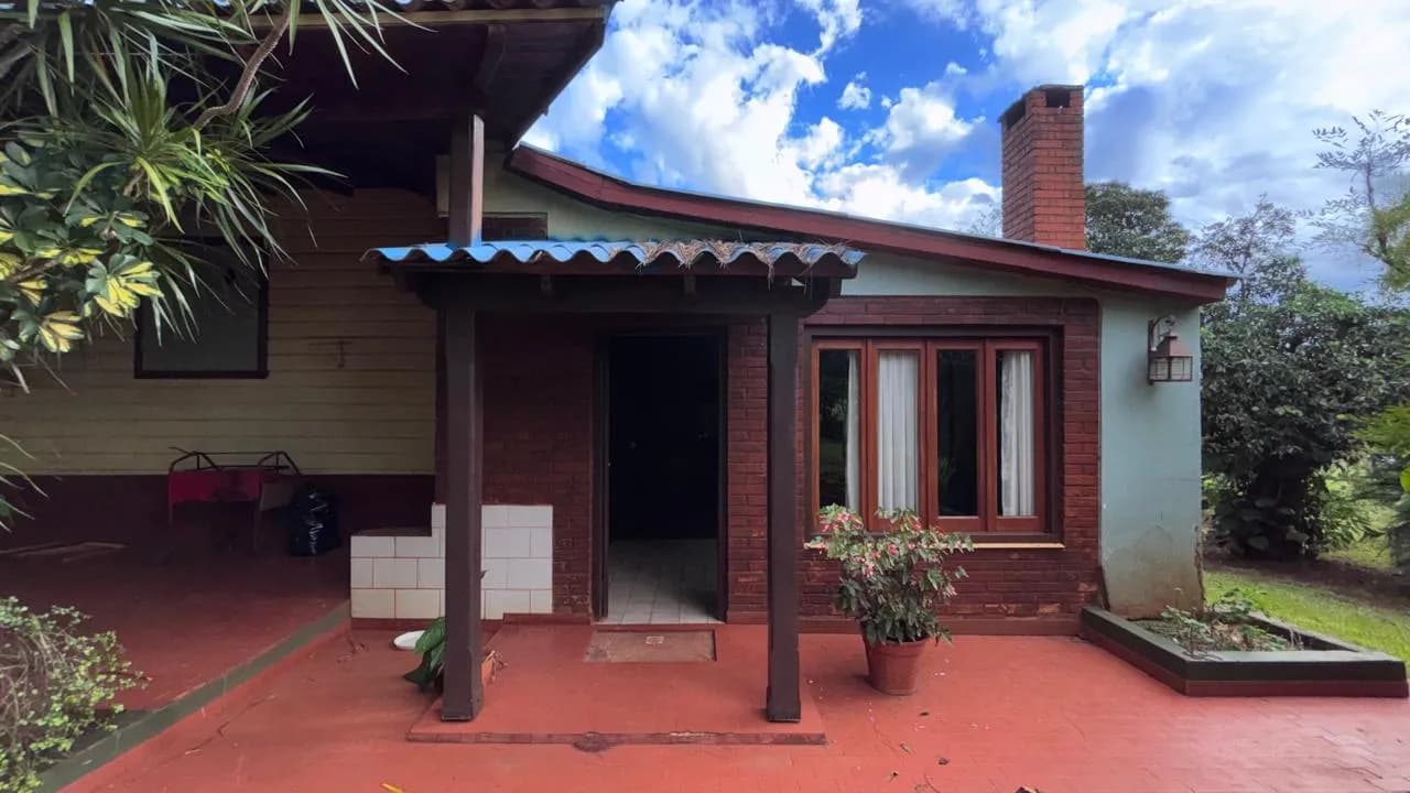 CASA EN VENTA AV. DEL COLONO-GARUHAPE, MISIONES
