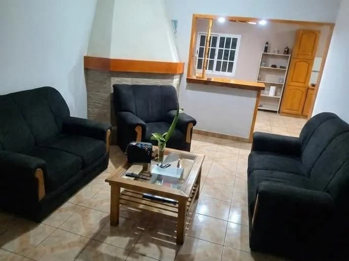 Sala de estar con chimenea