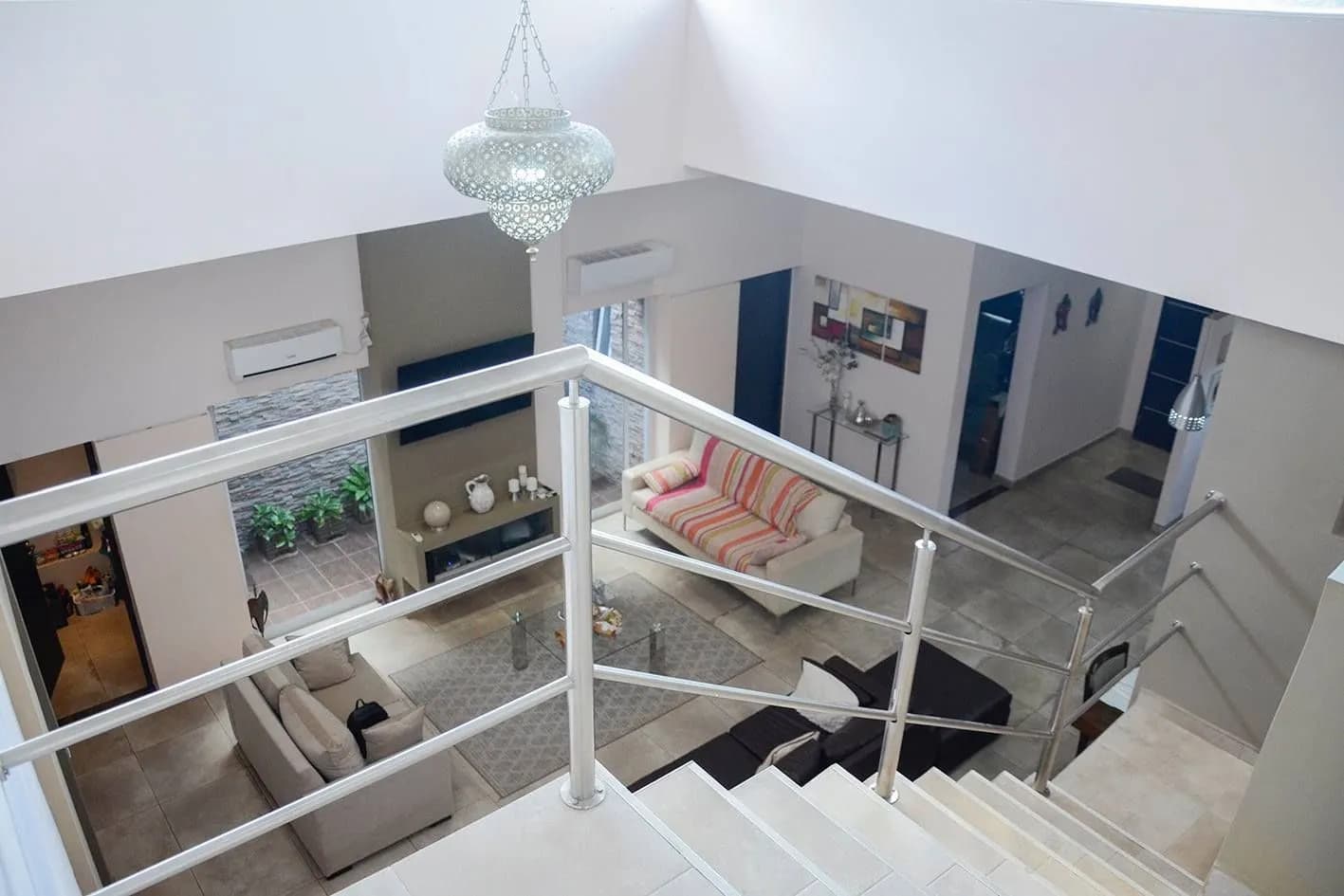 GRAN CASA MINIMALISTA, DE 3 DORMITORIOS!!!