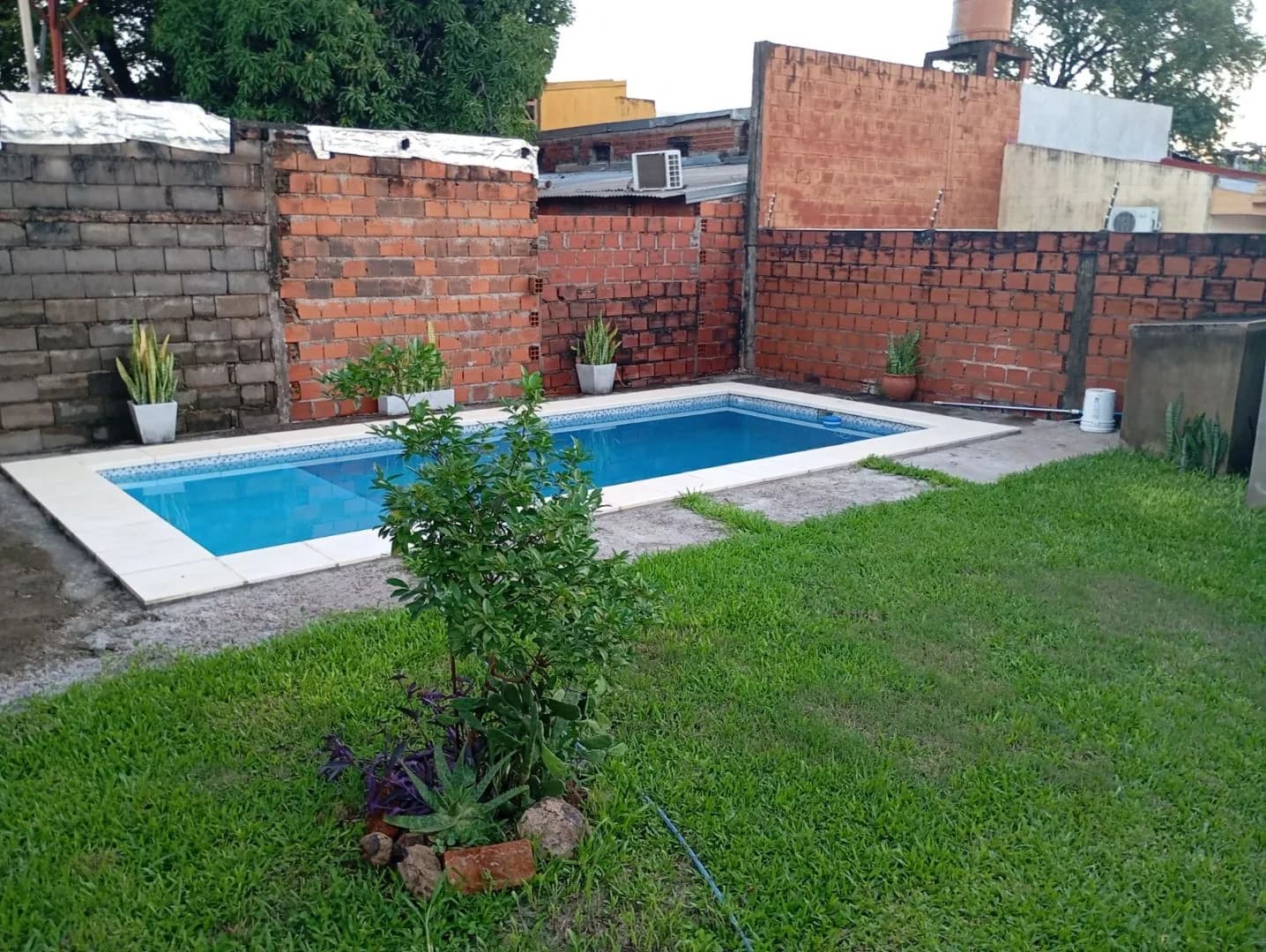 LOTE CON PILETA EN VENTA!!