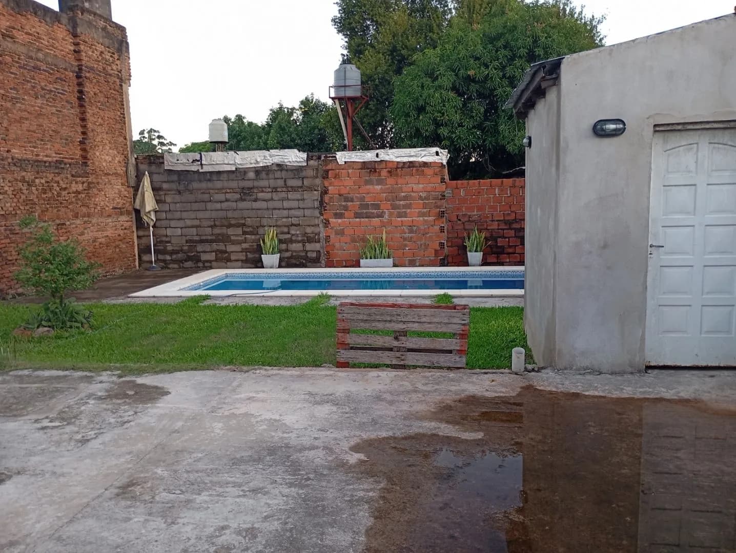LOTE CON PILETA EN VENTA!!