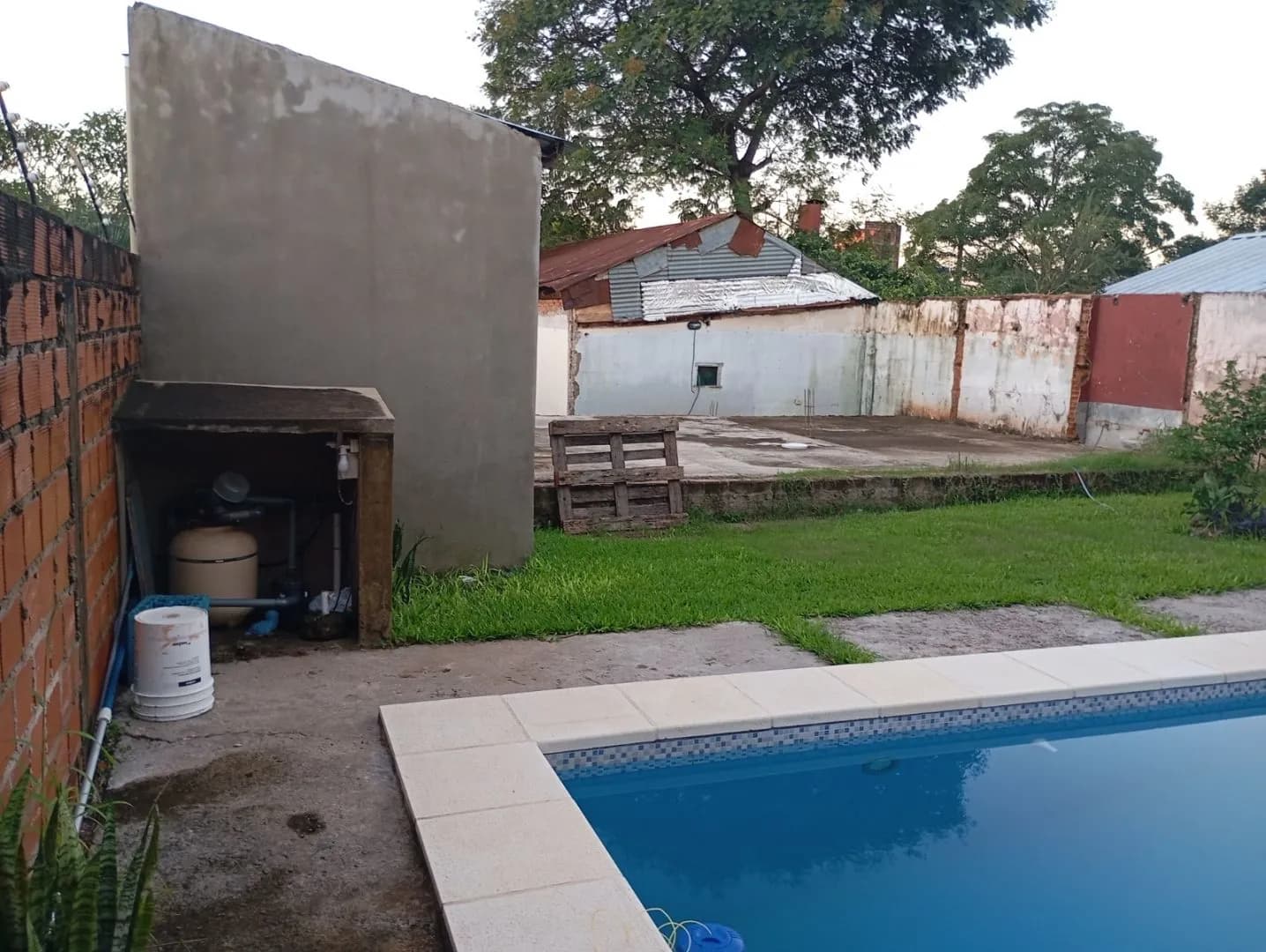 LOTE CON PILETA EN VENTA!!
