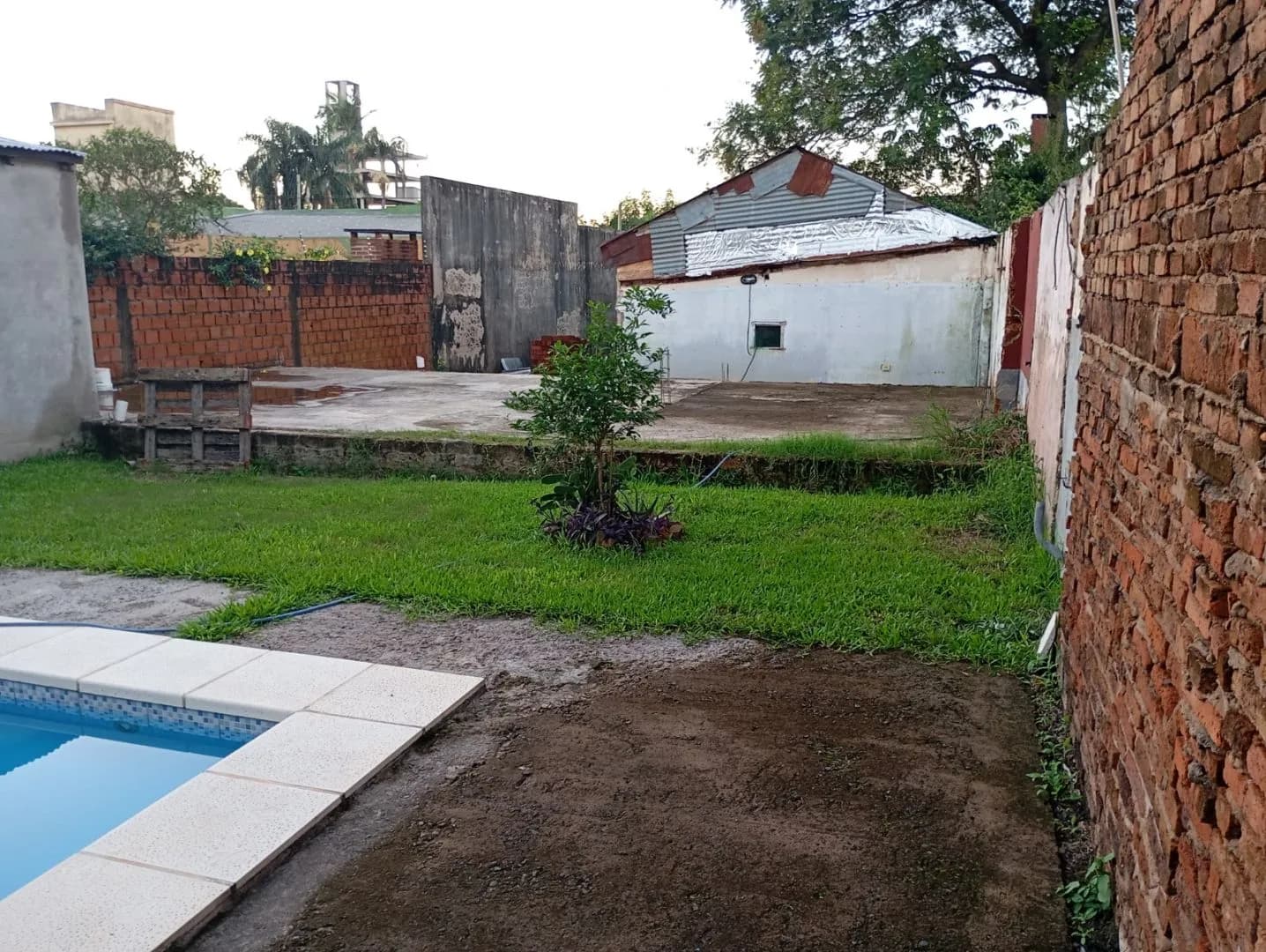 LOTE CON PILETA EN VENTA!!
