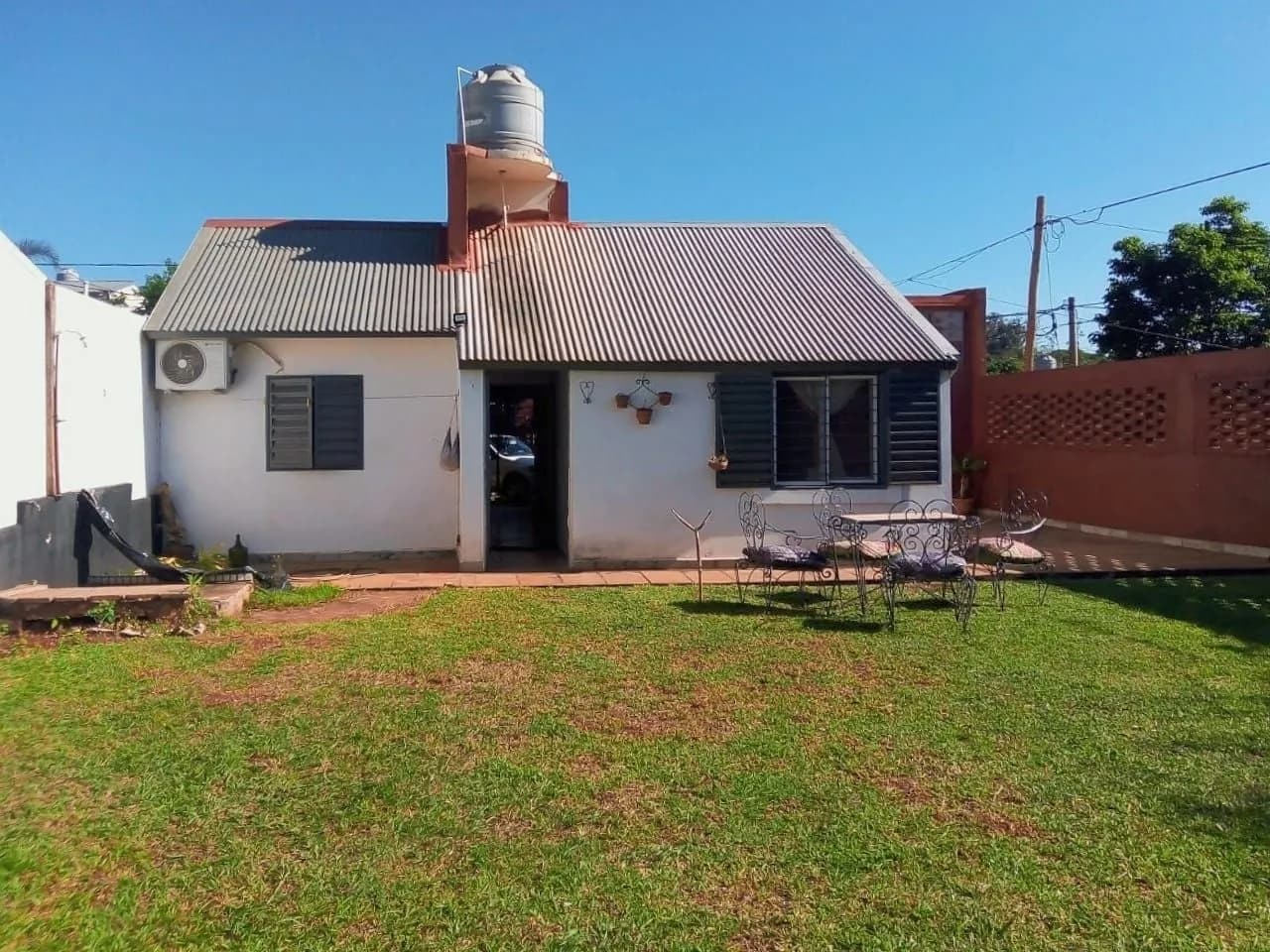 CASA EN VENTA, DE 3 DORMITORIOS Y 2 BAÑOS!!
