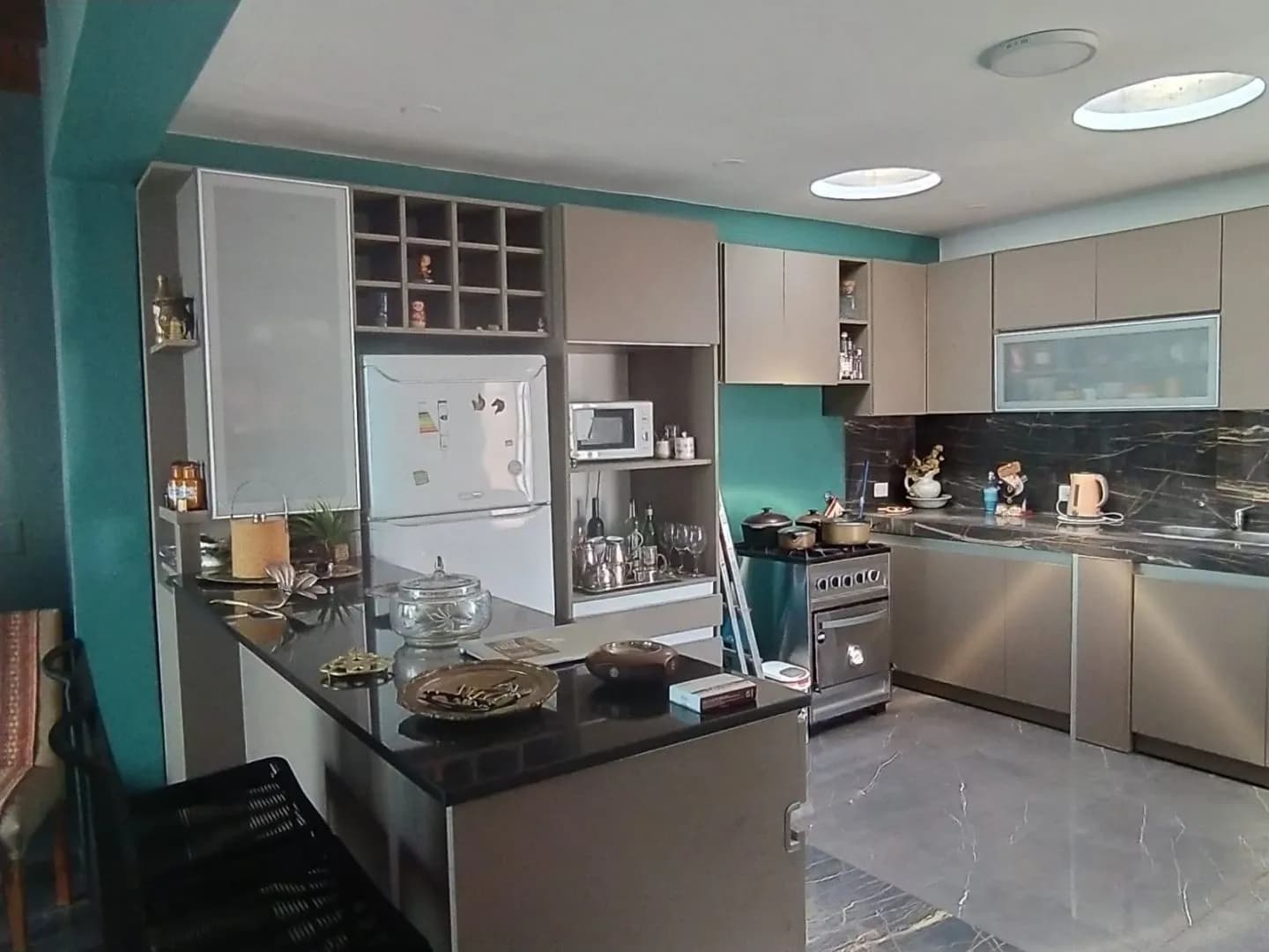 CASA DE 4 DORMITORIOS CON PISCINA EN VENTA!!