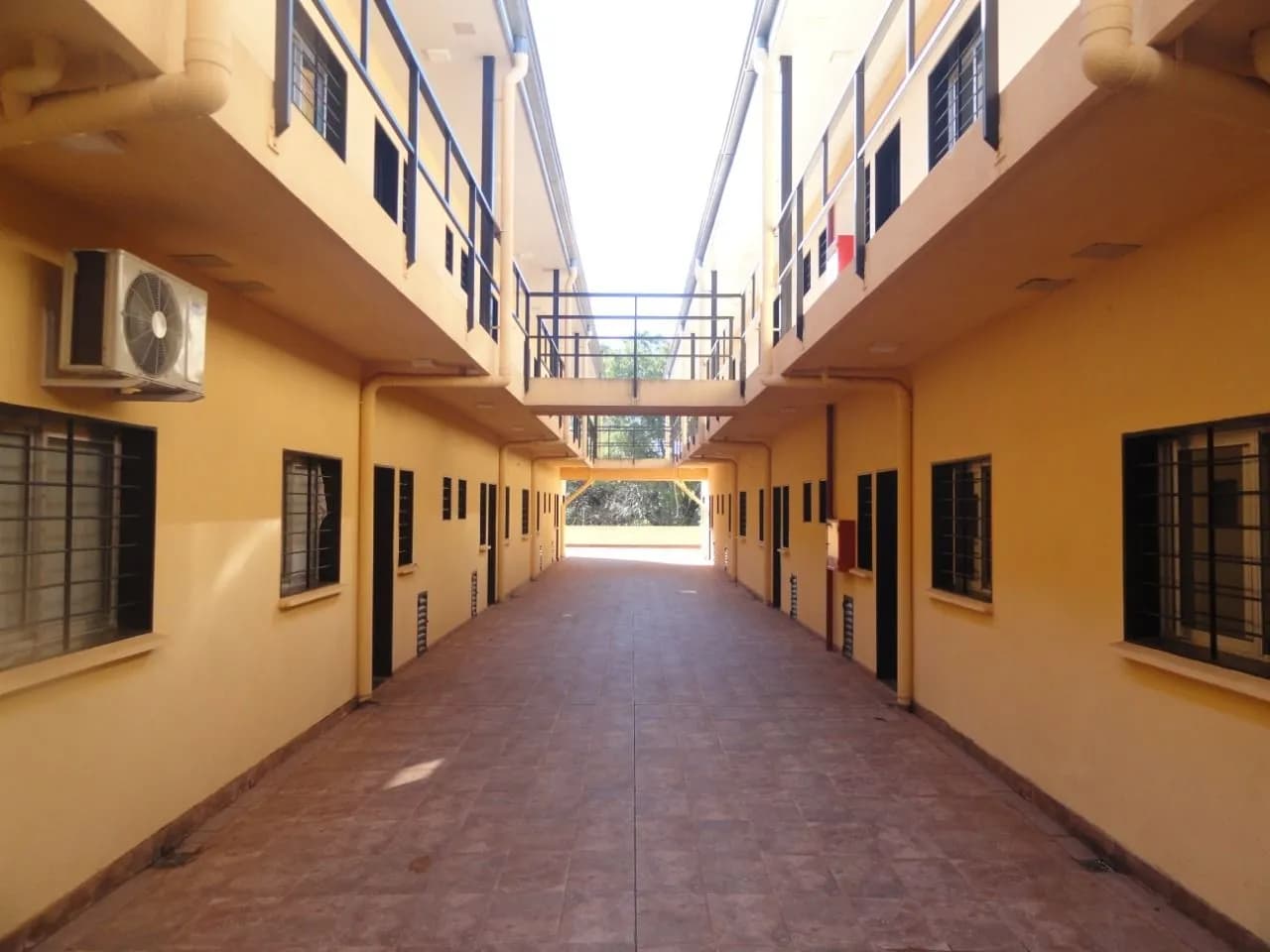 ALQUILER MONOAMBIENTES, 1° P, a SOLO 100 m UGD Campus