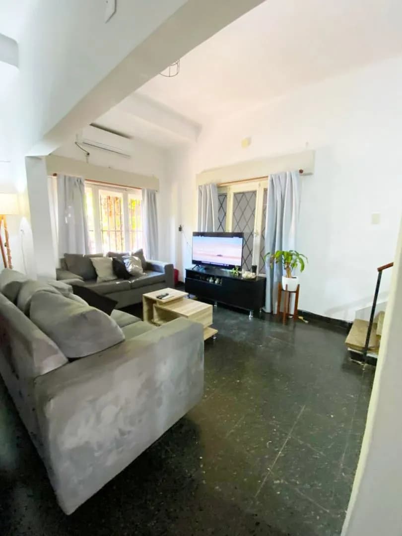 CASA EN VENTA DE 3 DORMITORIOS, ZONA CENTRO!!