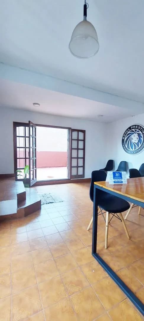 VENTA O ALQUILER CASA 3 DORM + OFICINAS + DEPTO 1 DORM
