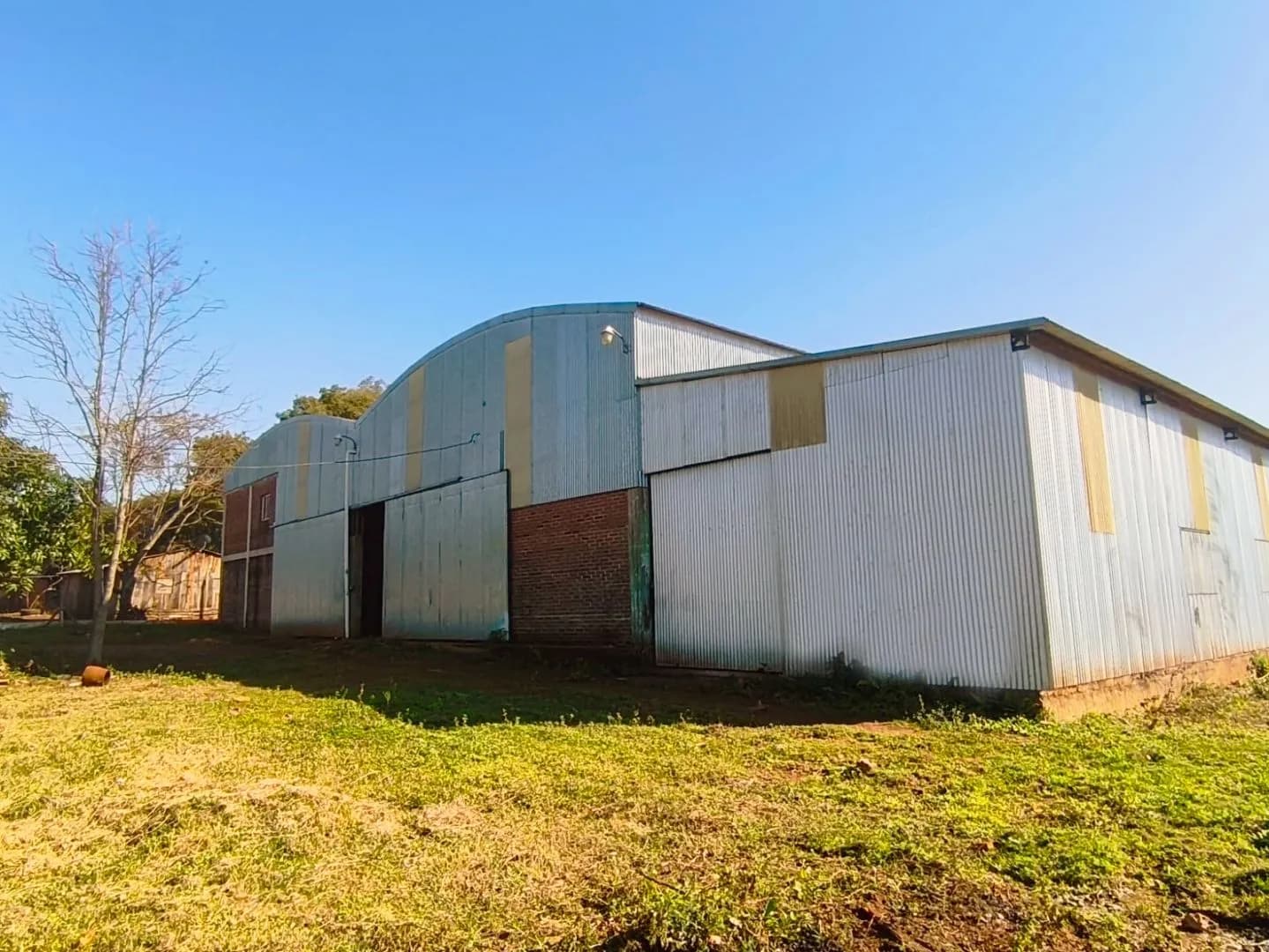 ALQUILER o VENTA - IMPORTANTE GALPÓN c/ OFICINA y DEPOSITO, en Nemesio Parma, Posadas