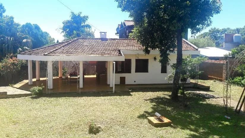 EN VENTA LOTE CON CASAQUINTA ZONA AEROPUERTO DE POSADAS