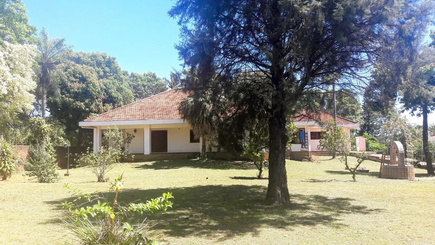 EN VENTA LOTE CON CASAQUINTA ZONA AEROPUERTO DE POSADAS