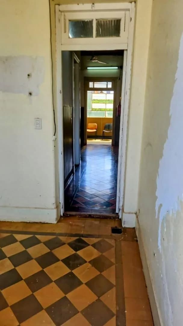 Edificio céntrico  a la venta con amplio terreno