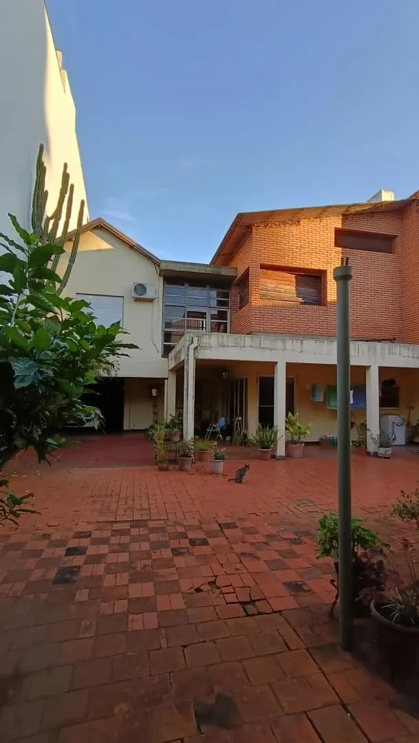 EN VENTA CASA DE 4 DORMITORIOS EN EL CENTRO DE POSADAS