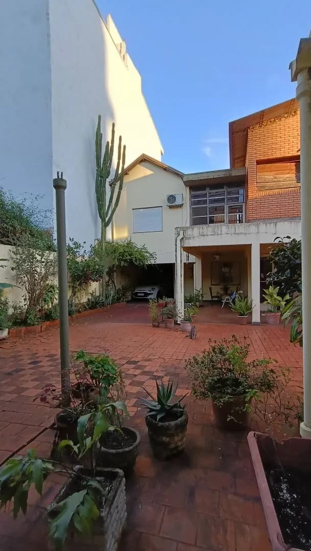 EN VENTA CASA DE 4 DORMITORIOS EN EL CENTRO DE POSADAS