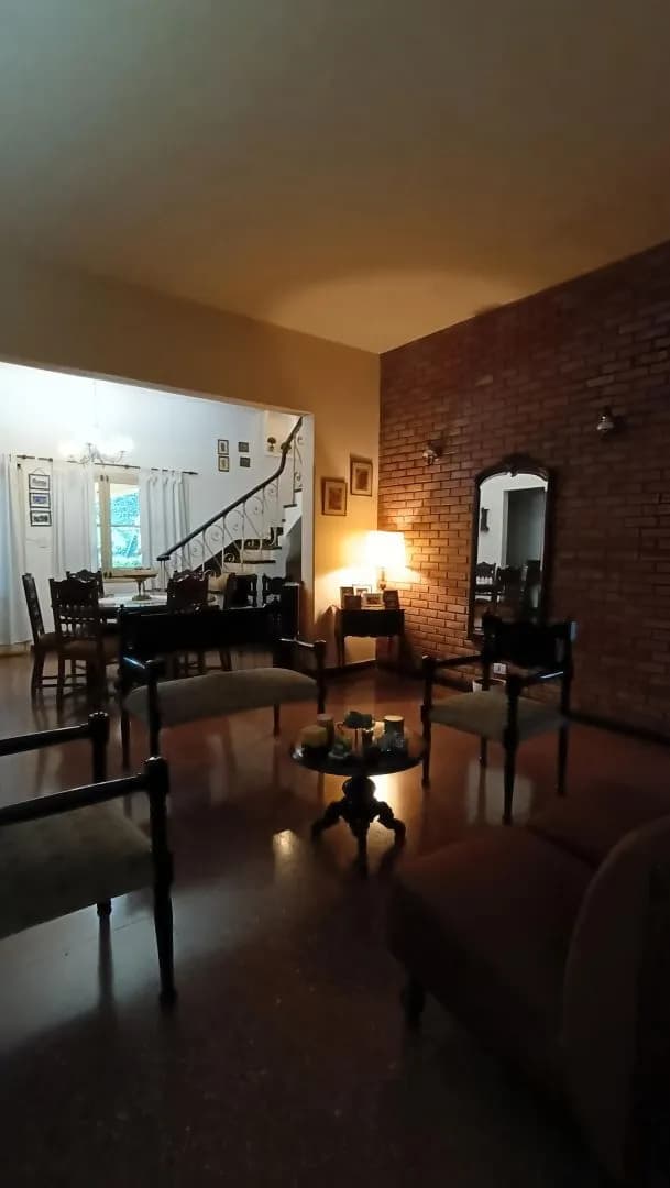 EN VENTA CASA DE 4 DORMITORIOS EN EL CENTRO DE POSADAS