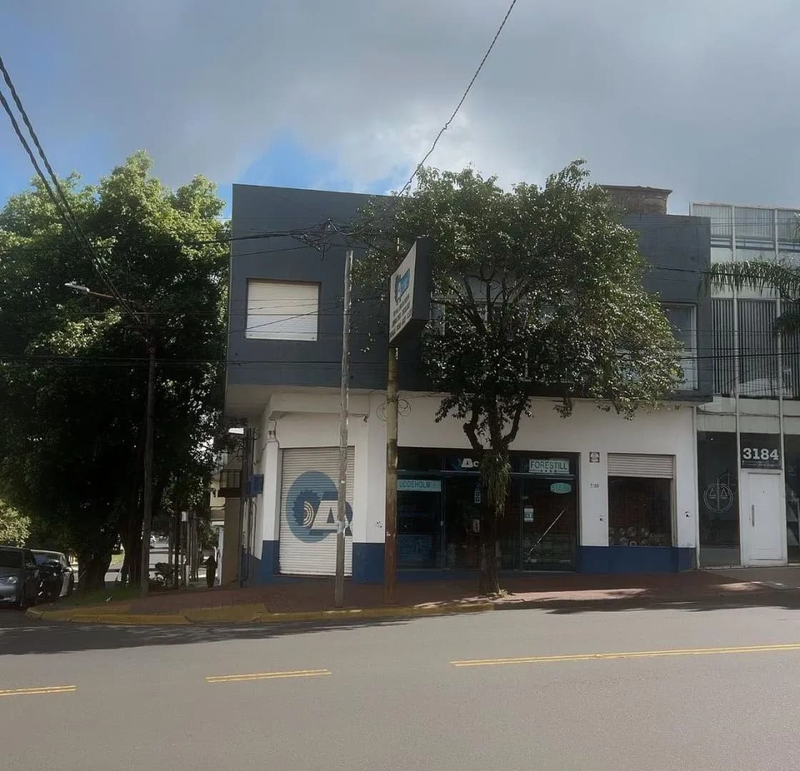 EN VENTA LOCAL COMERCIAL EN ESQUINA