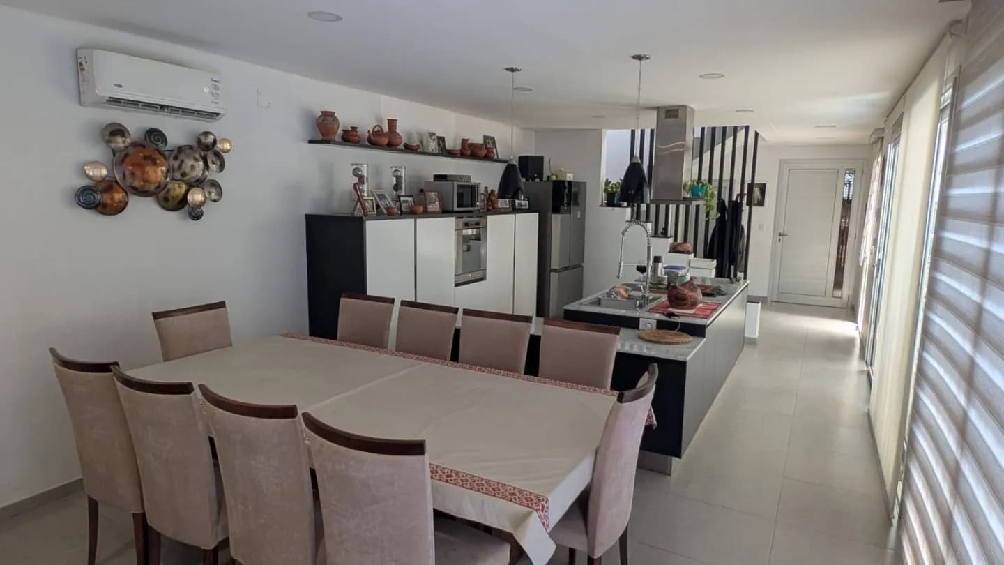 SE VENDE HERMOSA CASA EN BARRIO LOS JILGUEROS