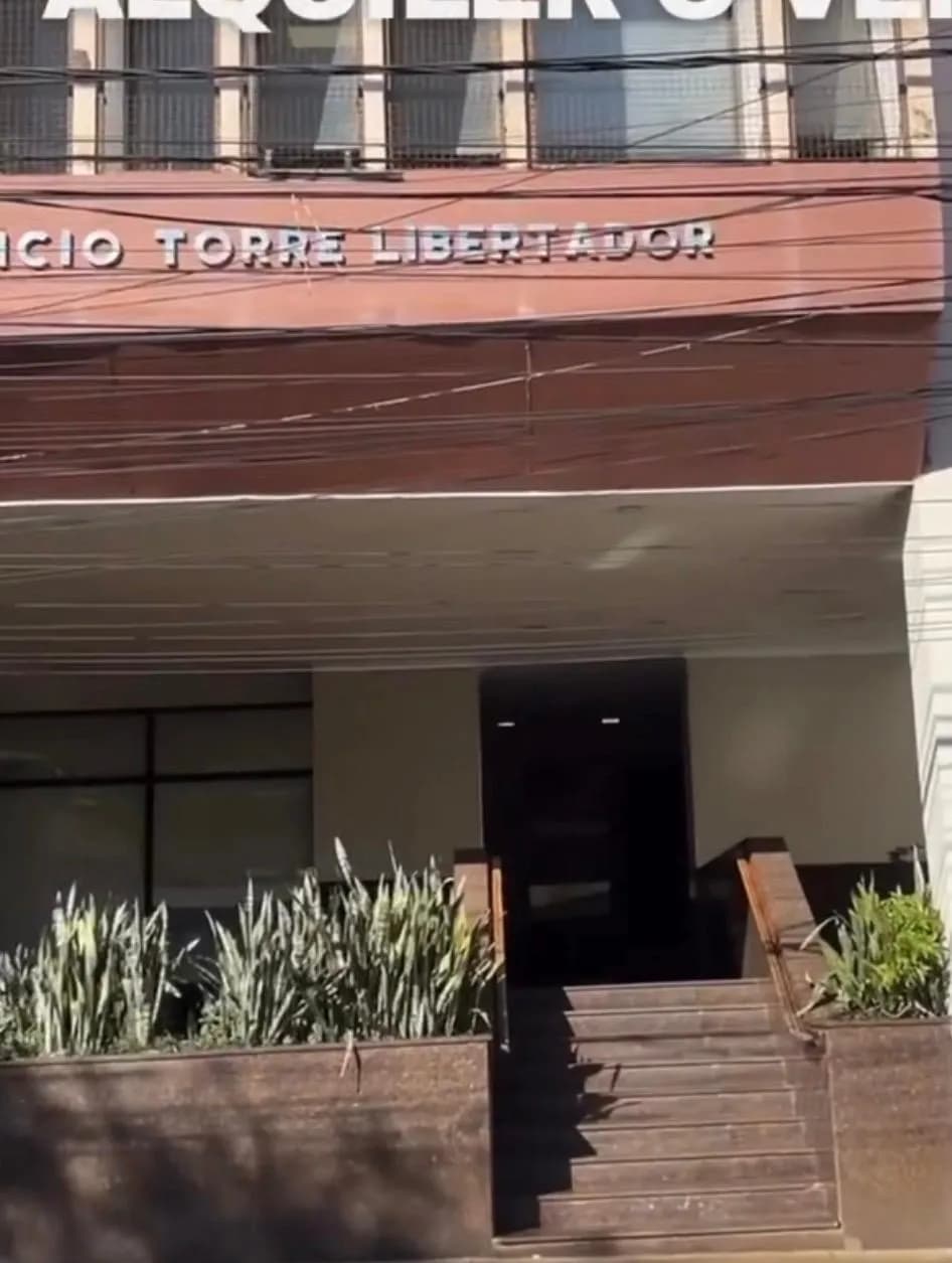 Entrada del Edificio Torre Libertador