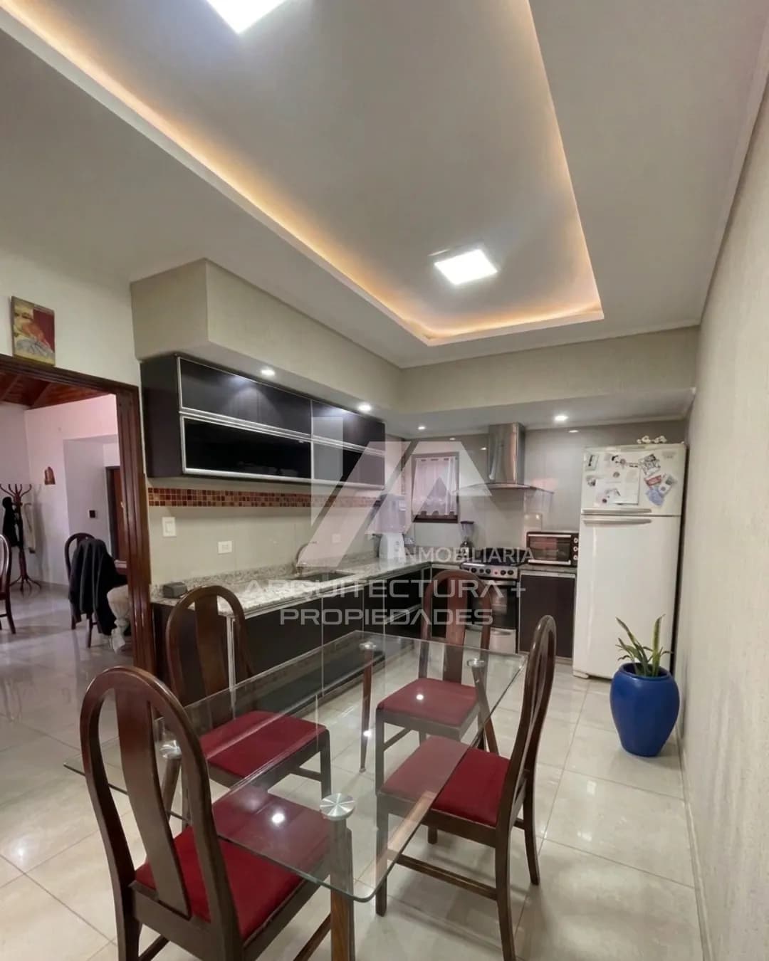 Cocina comedor moderna y luminosa