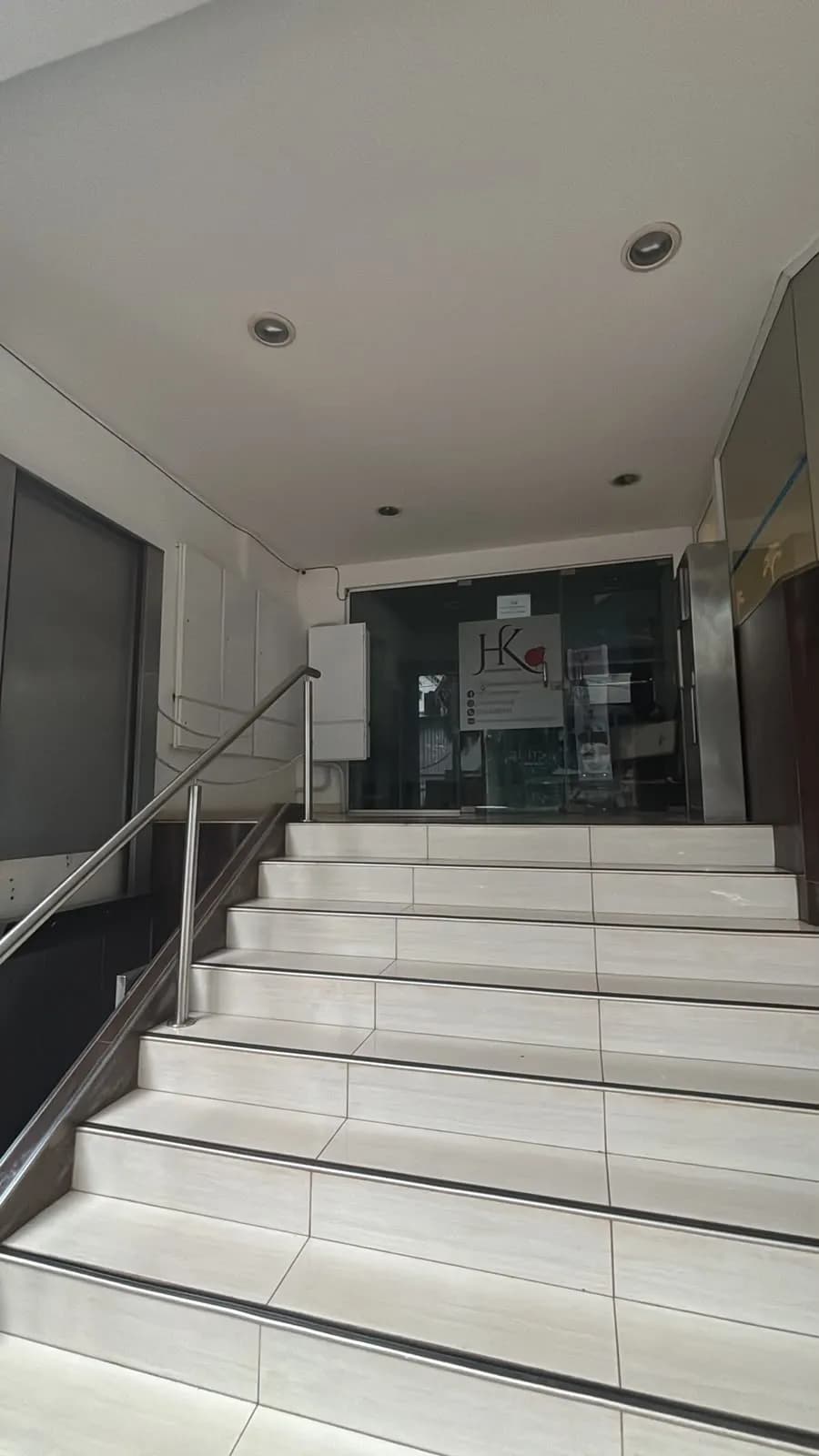 Escaleras de entrada al edificio