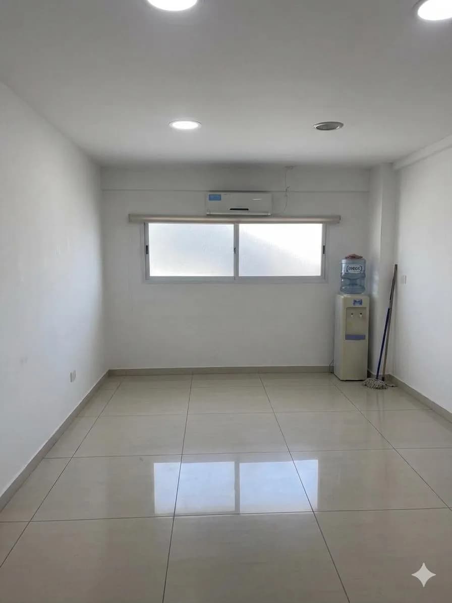 Ambiente amplio y luminoso sin muebles