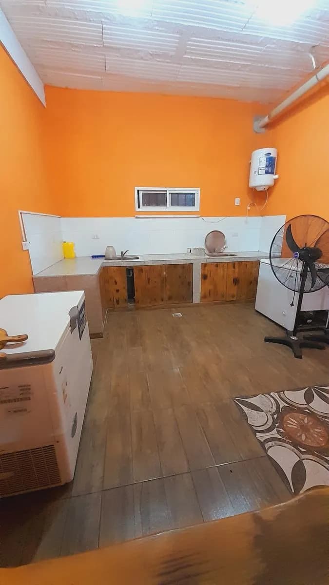 Casa Con Locales en Venta