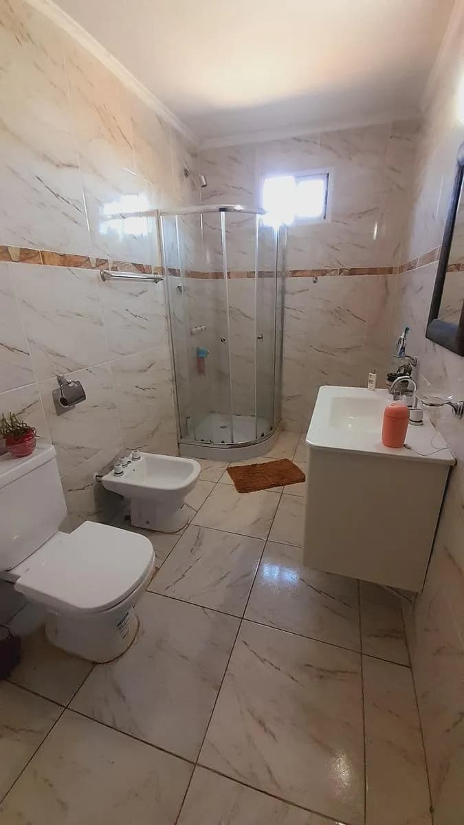 Casa Con Locales en Venta