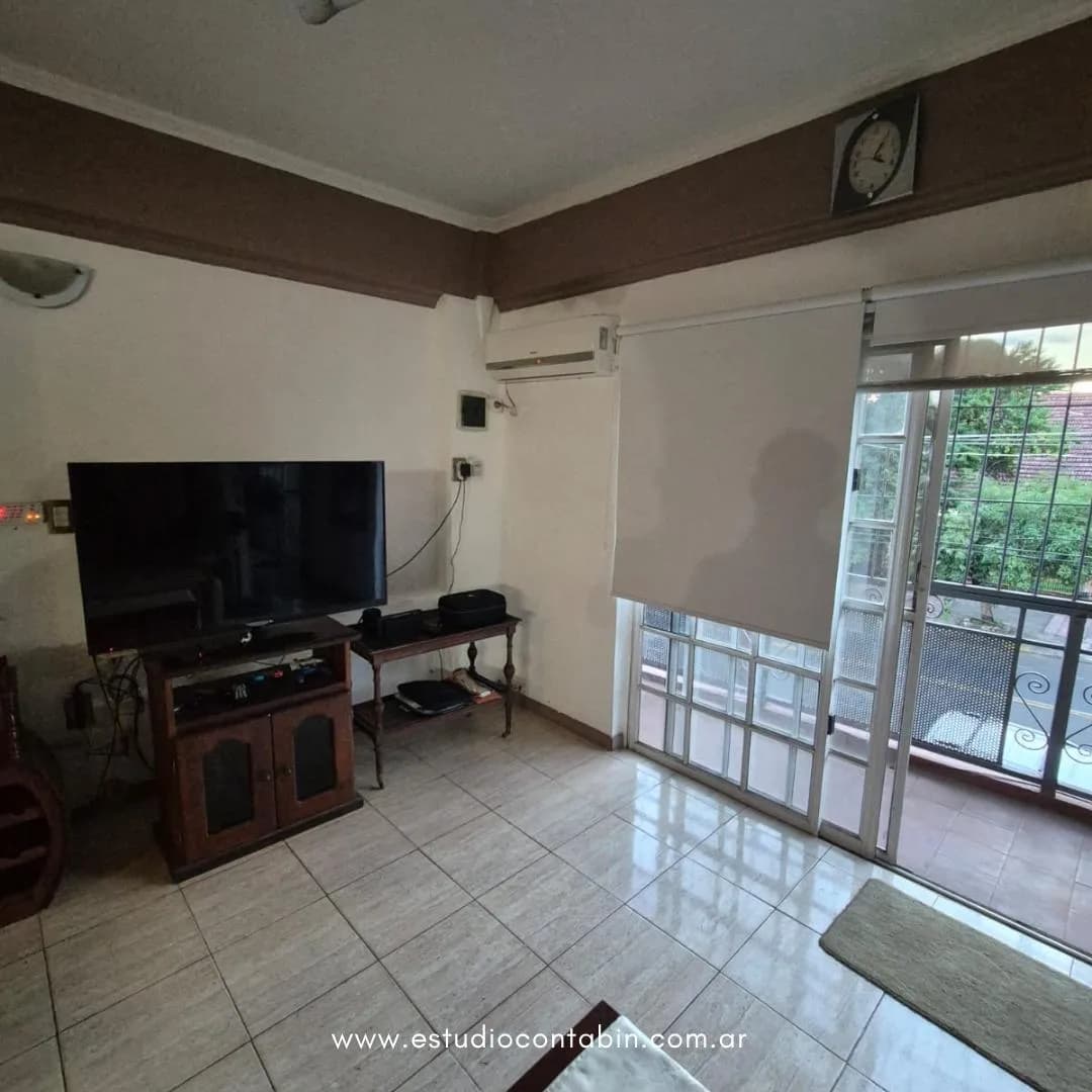 Departamento mas local en venta