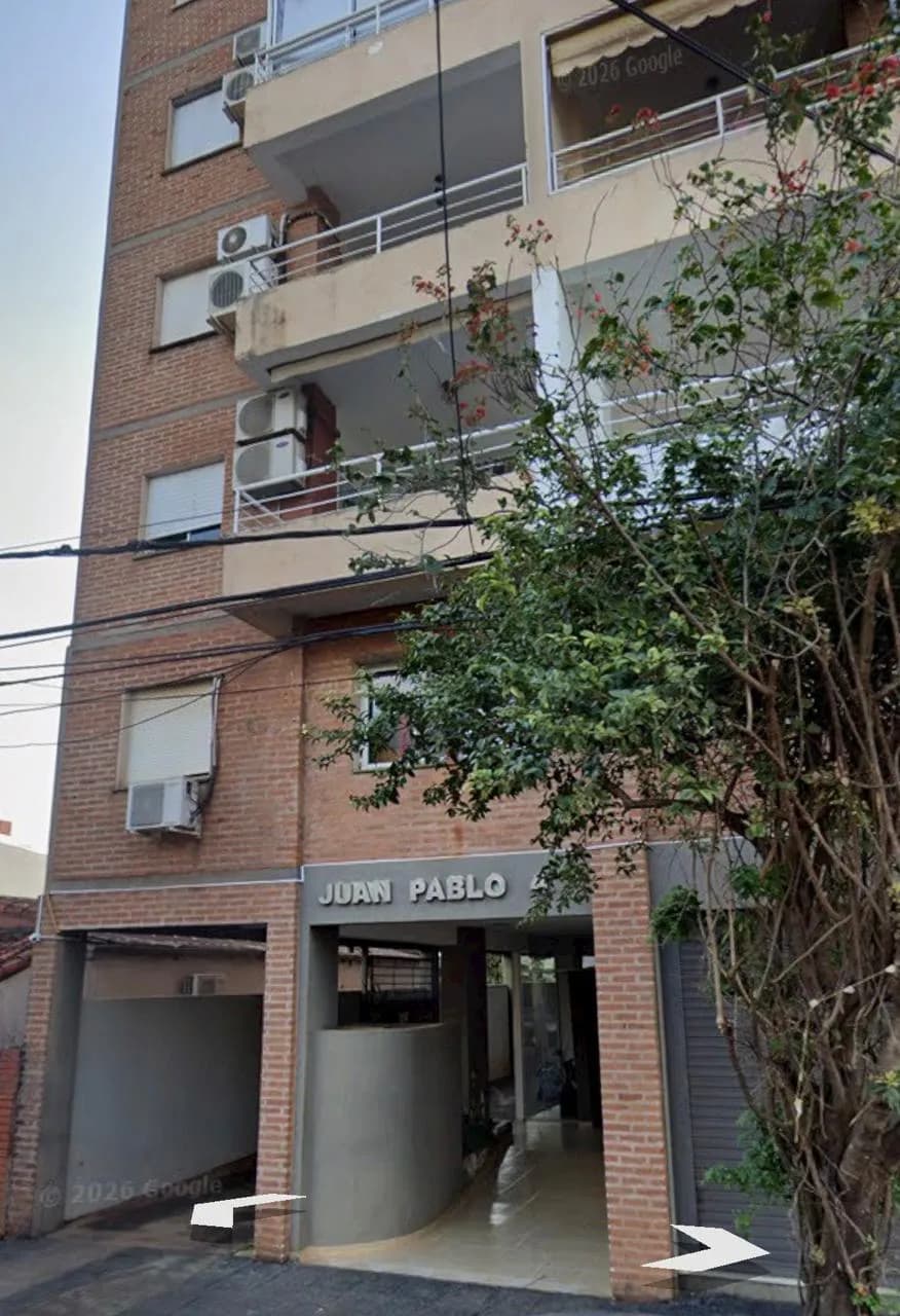 Edificio residencial de ladrillo visto