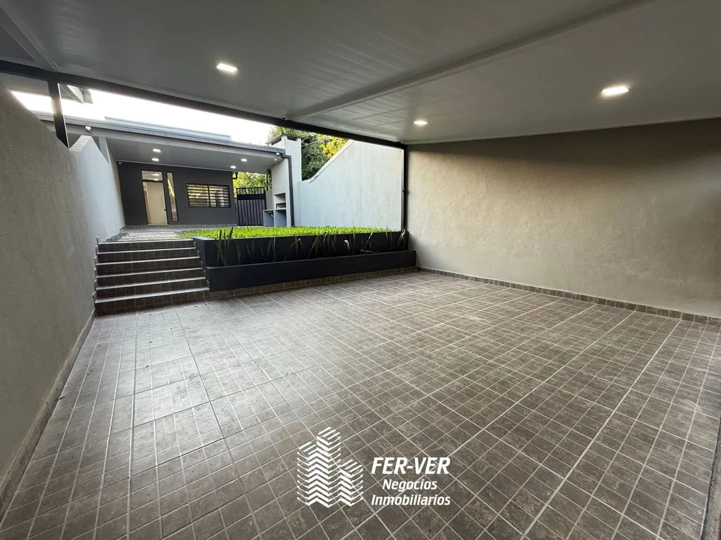 EN VENTA: Casa a estrenar en Barrio Yrigoyen.