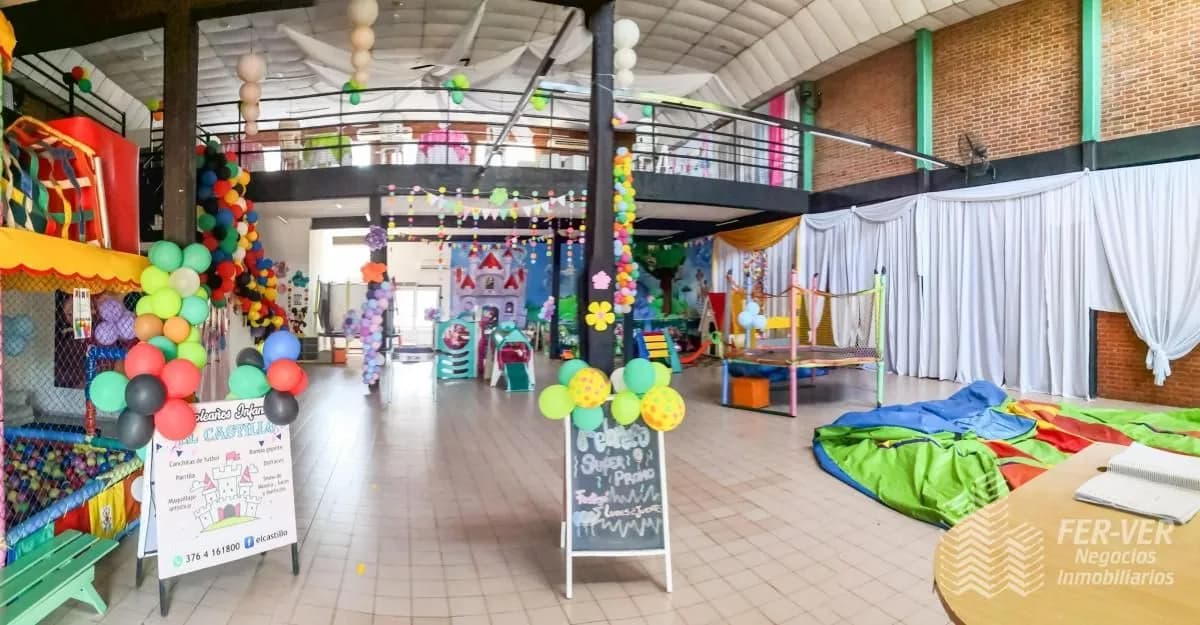 Venta Amplio Local Comercial. Av. Tacuari casi Jaureche
