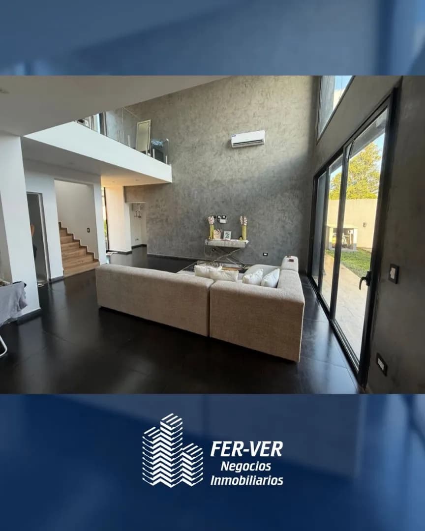 CASA  EN VENTA. 3 DORM. B° PRIVADO PANAMBI