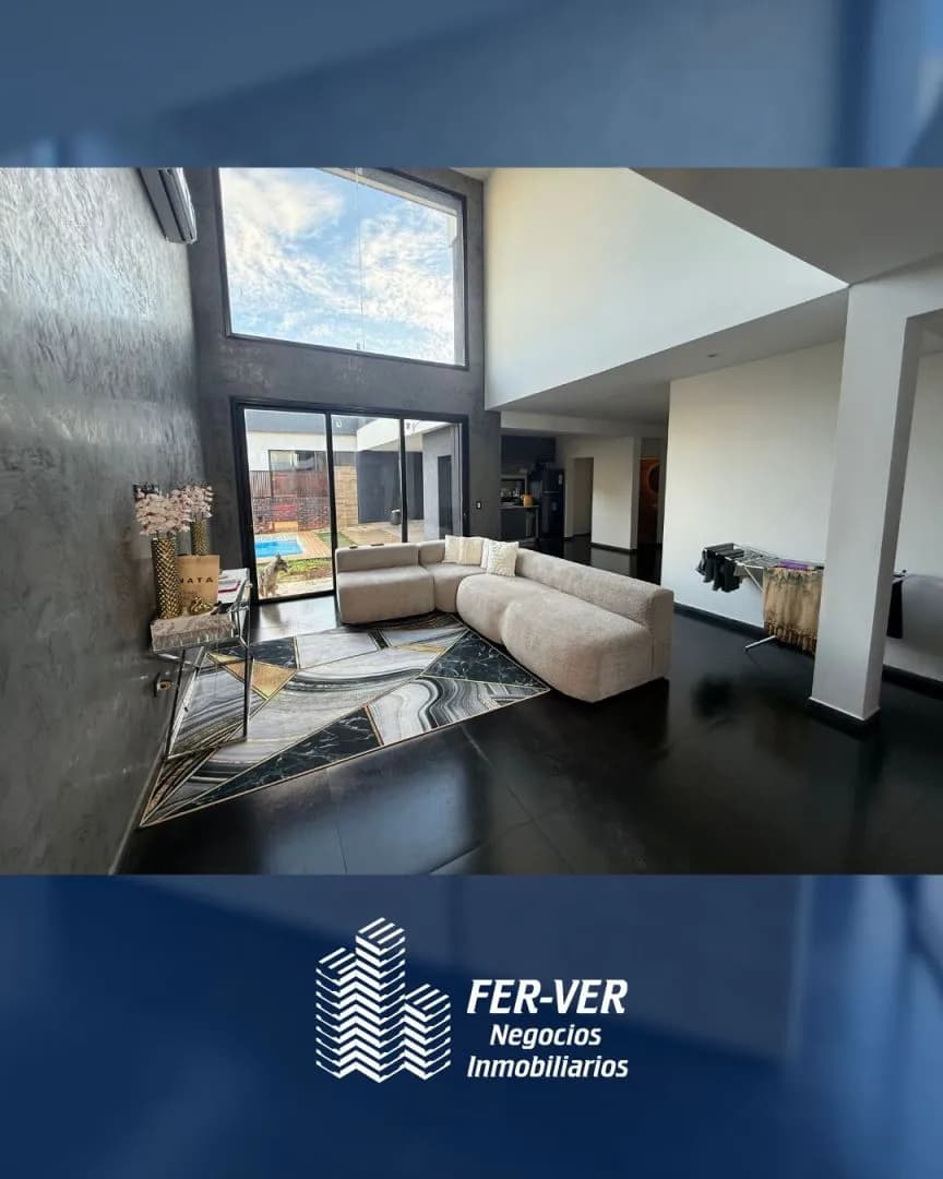 CASA  EN VENTA. 3 DORM. B° PRIVADO PANAMBI