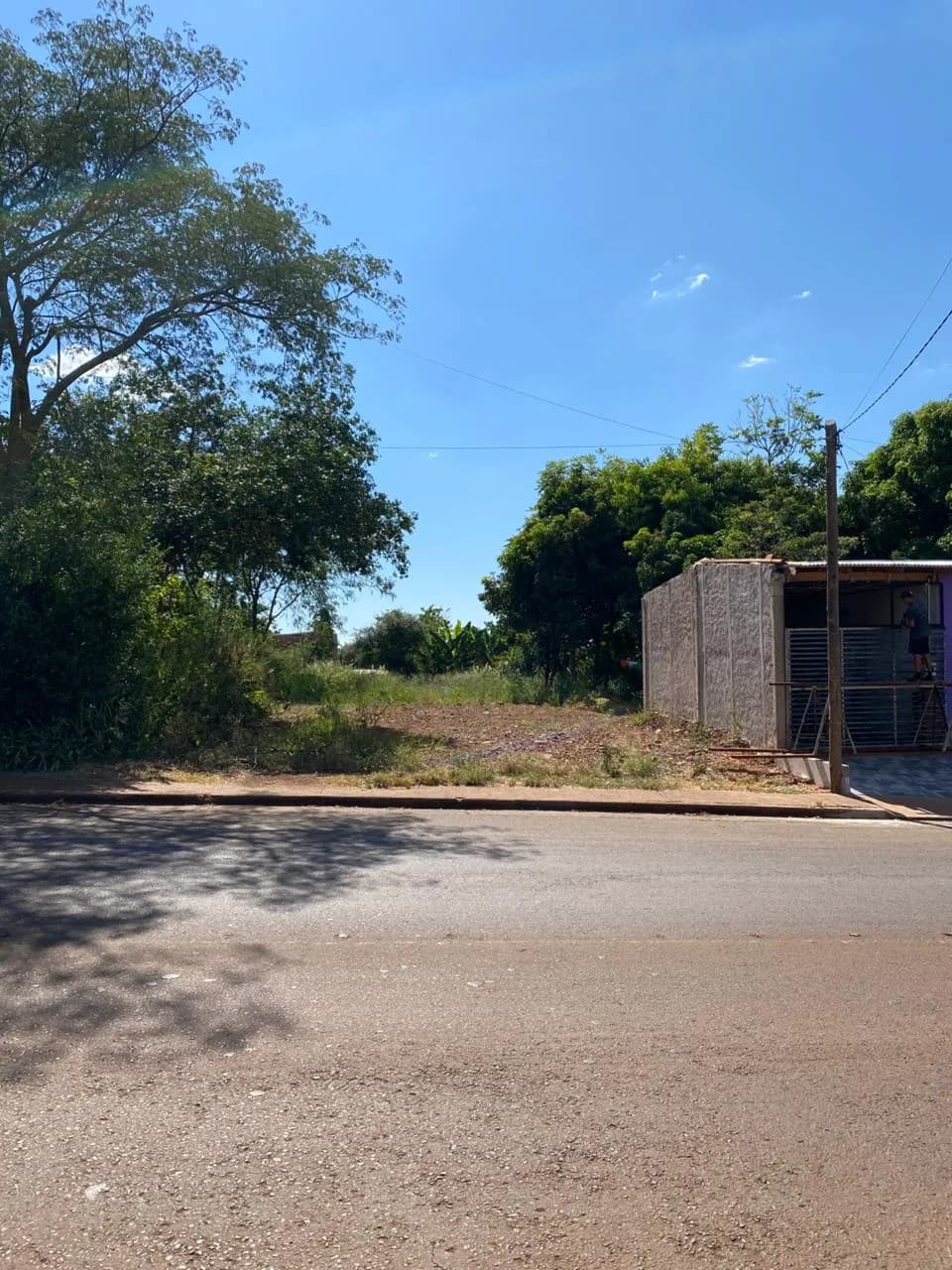 Terreno amplio sobre calle asfaltada