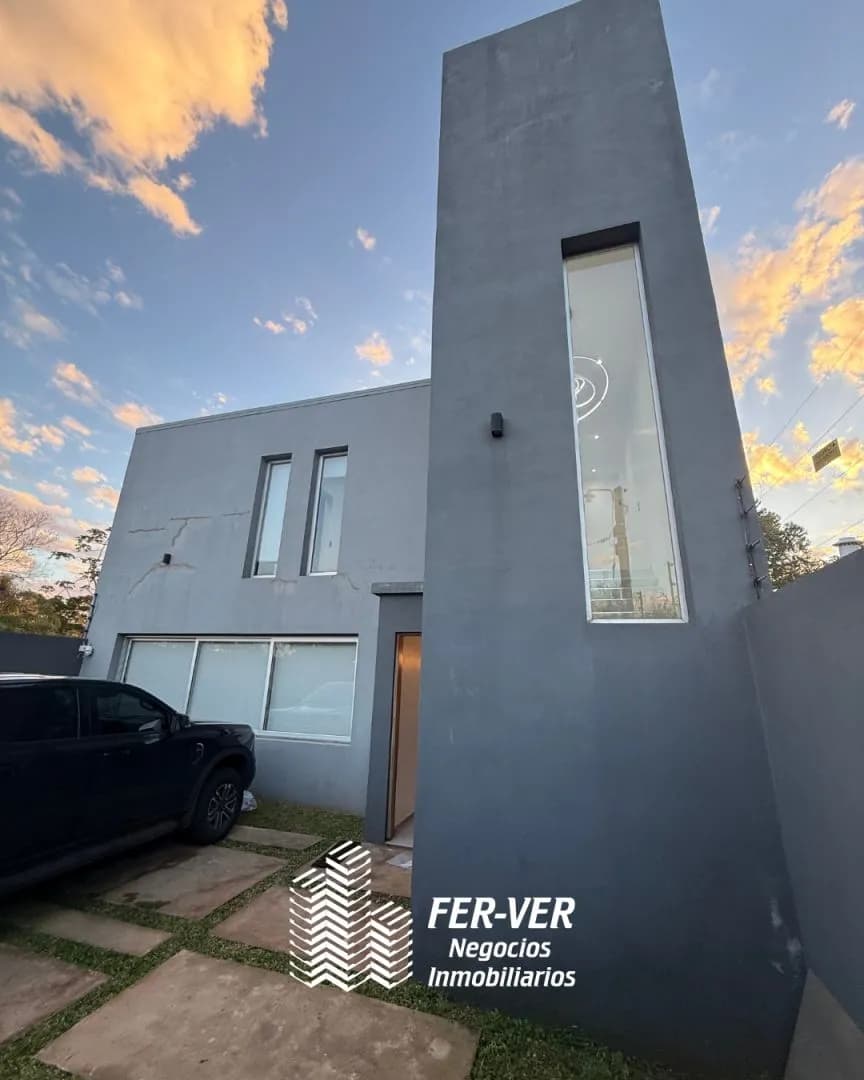 Casa contemporánea con piscina y quincho | Av. Jauretche y Av. Centenario