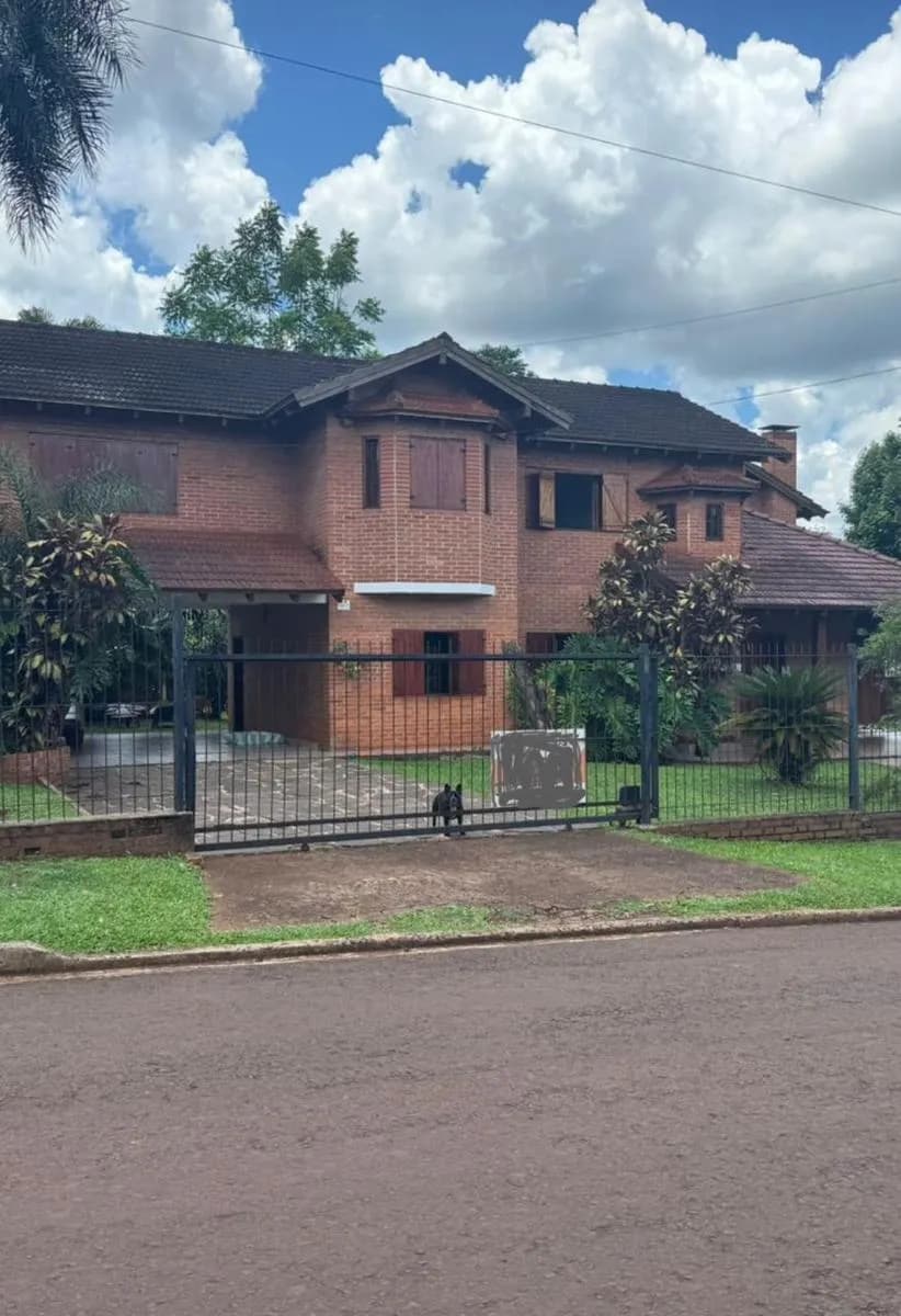 Casa en venta cuartro dormitorios y piscina El Dorado, Misiones