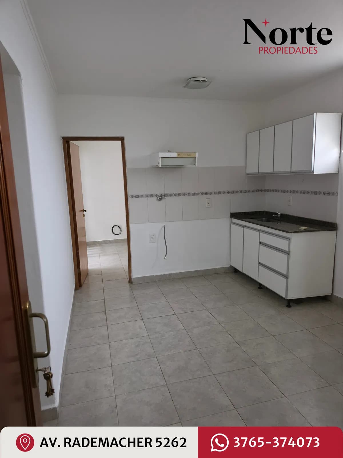 Cocina con alacena y bajo mesada