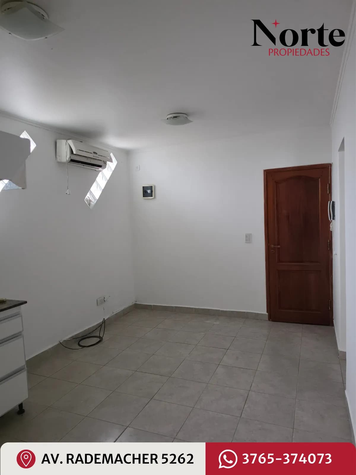 Habitación vacía con paredes blancas