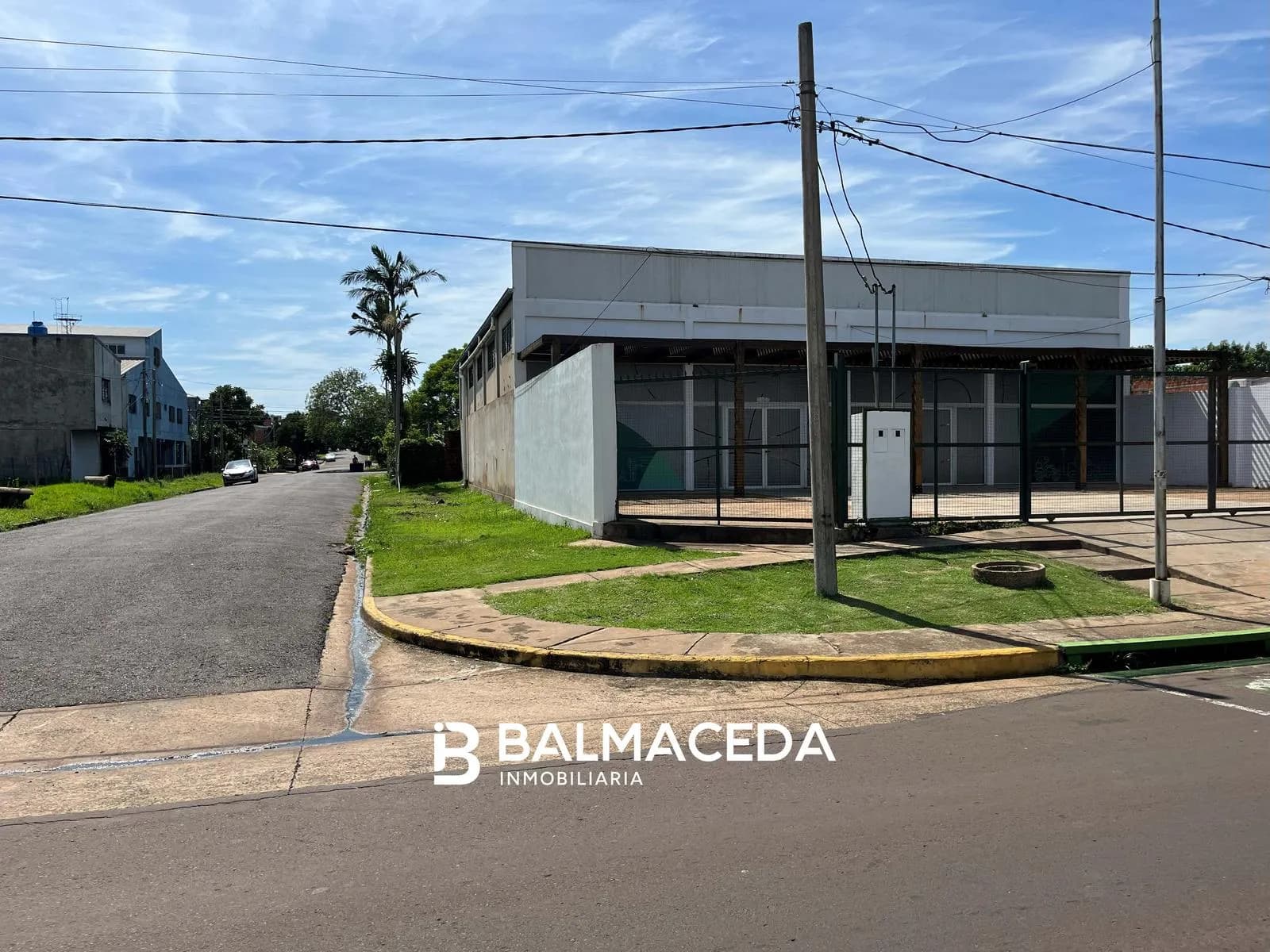 Local en alquiler - Av. Las Heras e/ Martin Fierro y Chacabuco