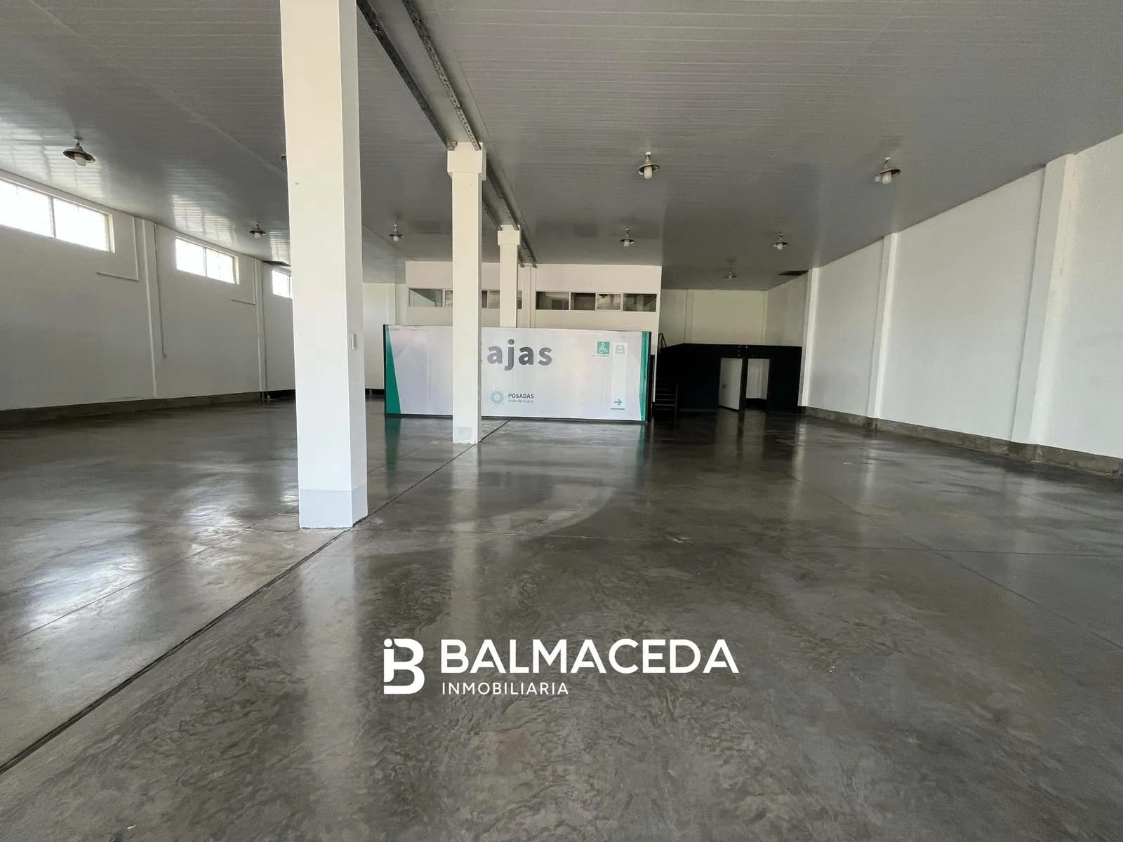 Local en alquiler - Av. Las Heras e/ Martin Fierro y Chacabuco