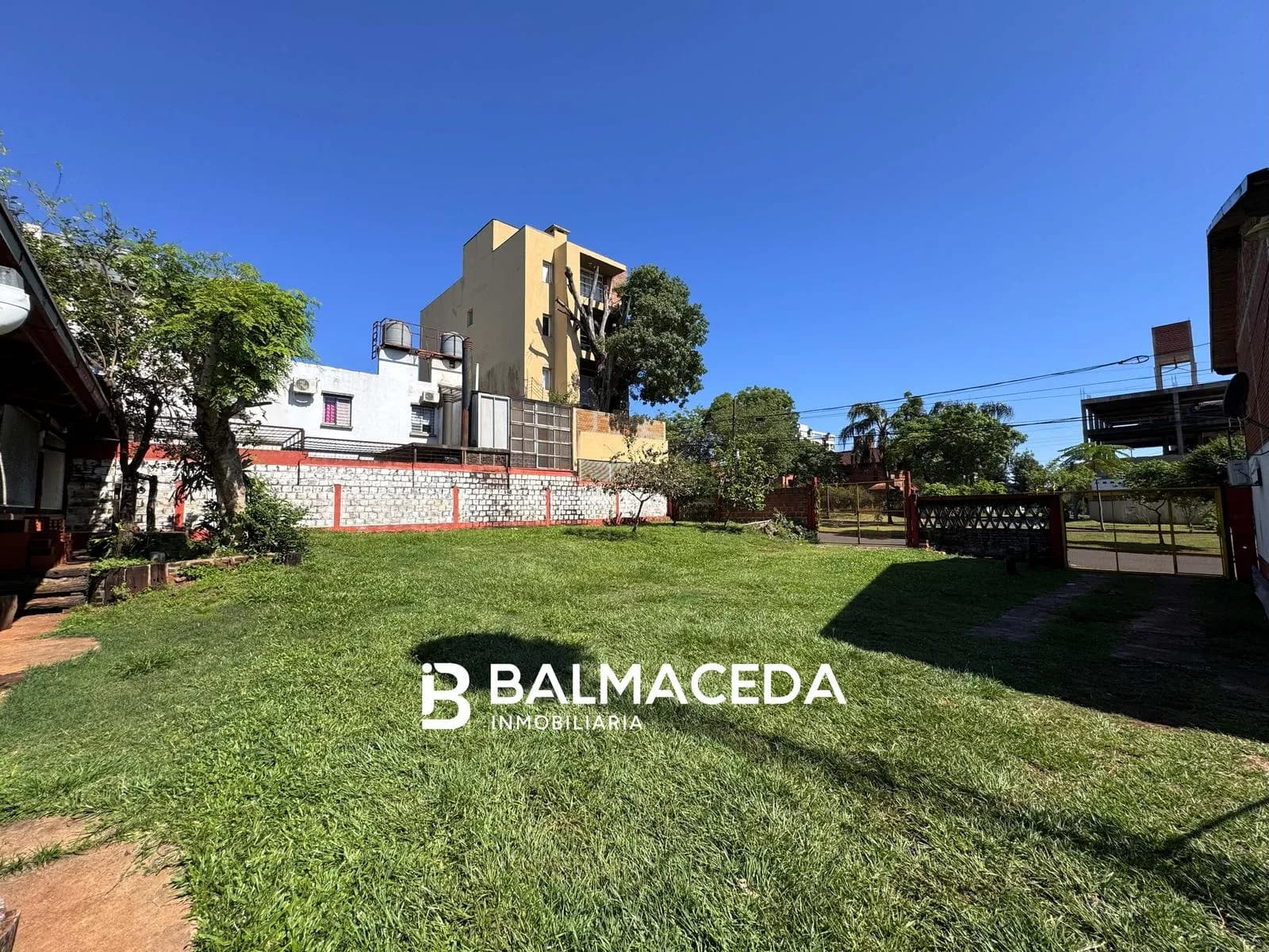 Terreno en venta - Av. Buchardo c/ Av. Lopez Torre